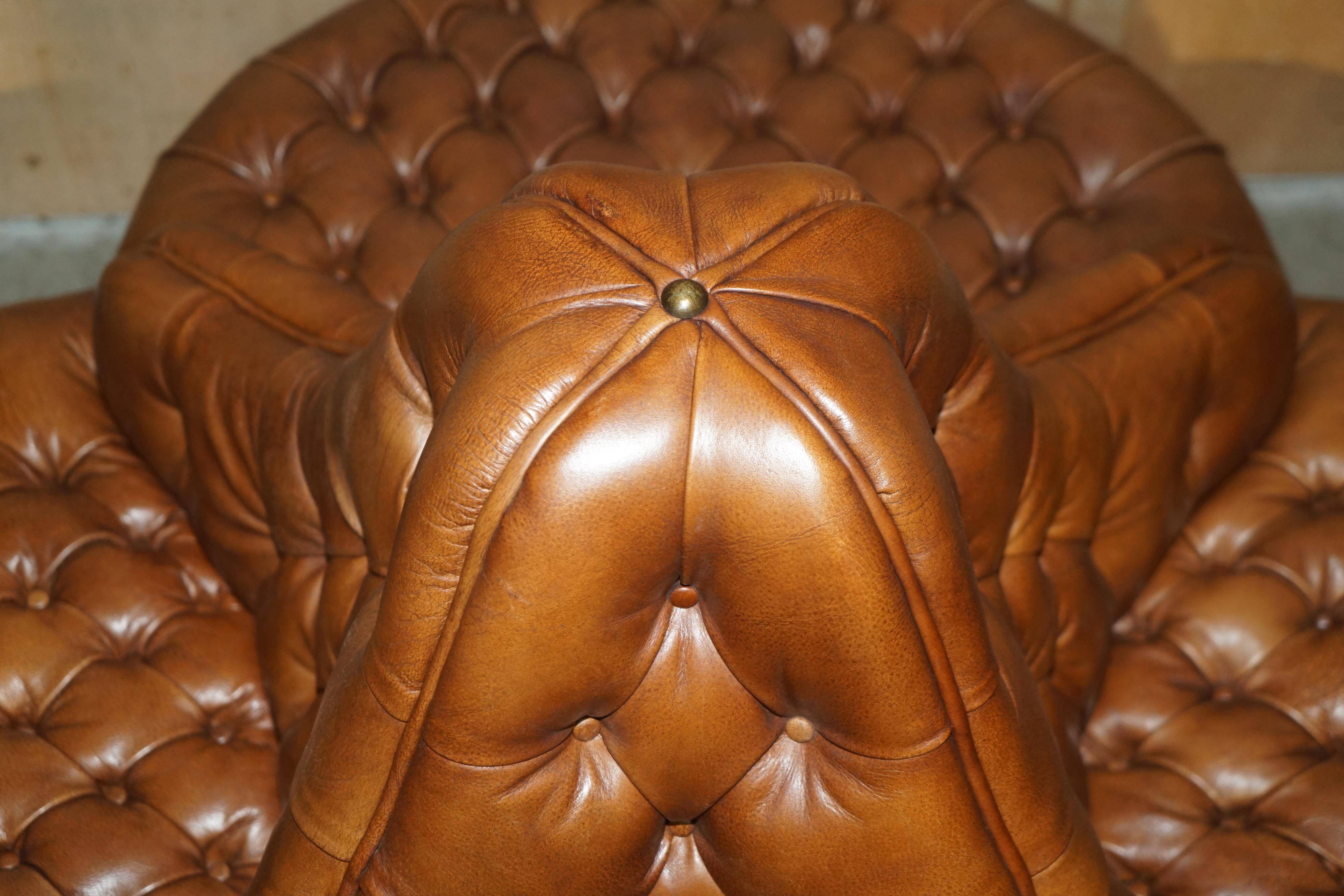 Leather Chesterfield tête-à-tête sofa, 4-seater