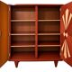 Armoire en bois verni et marquetterie