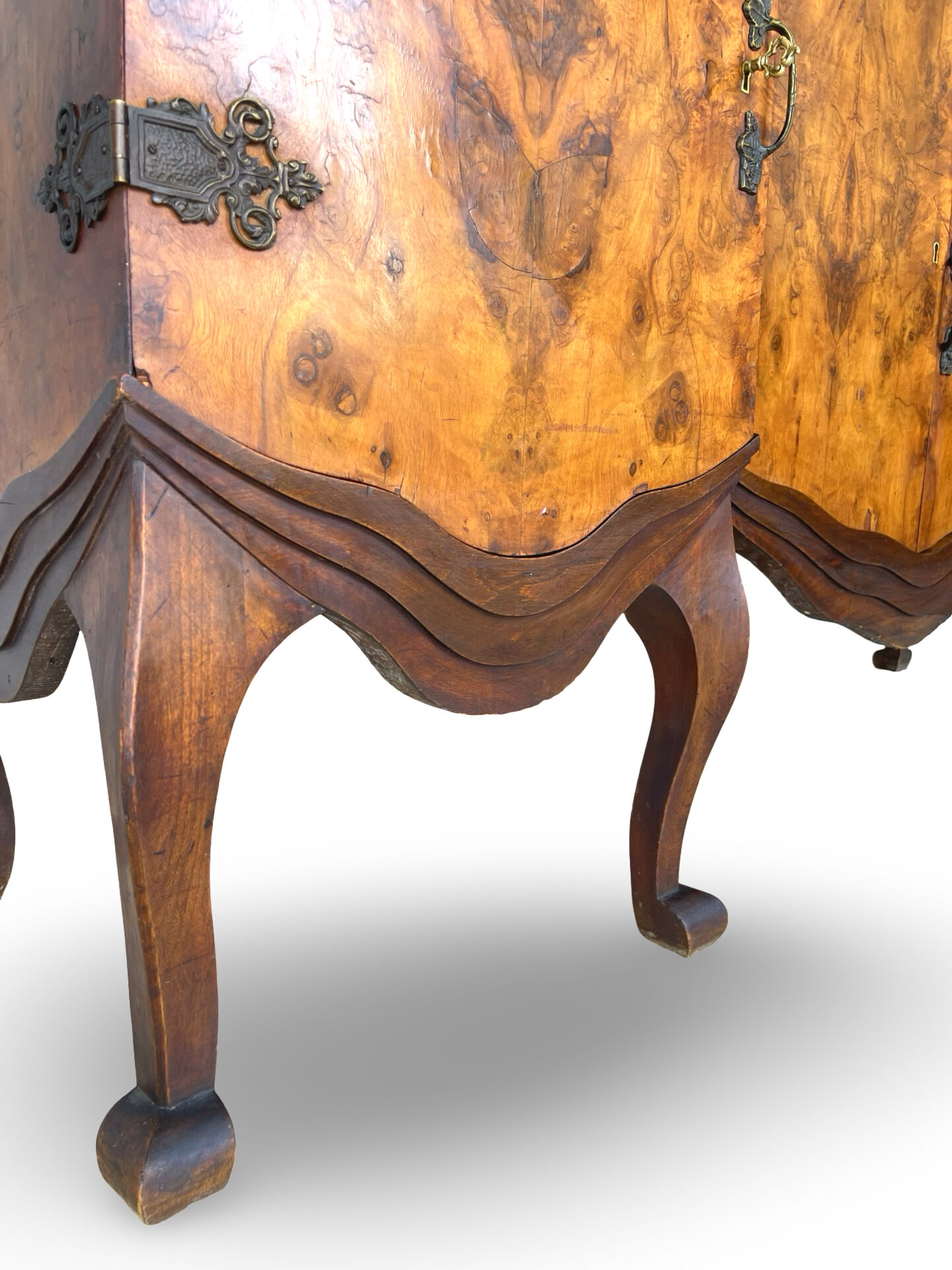 Walnut buffet, antique Italian, 1930s.