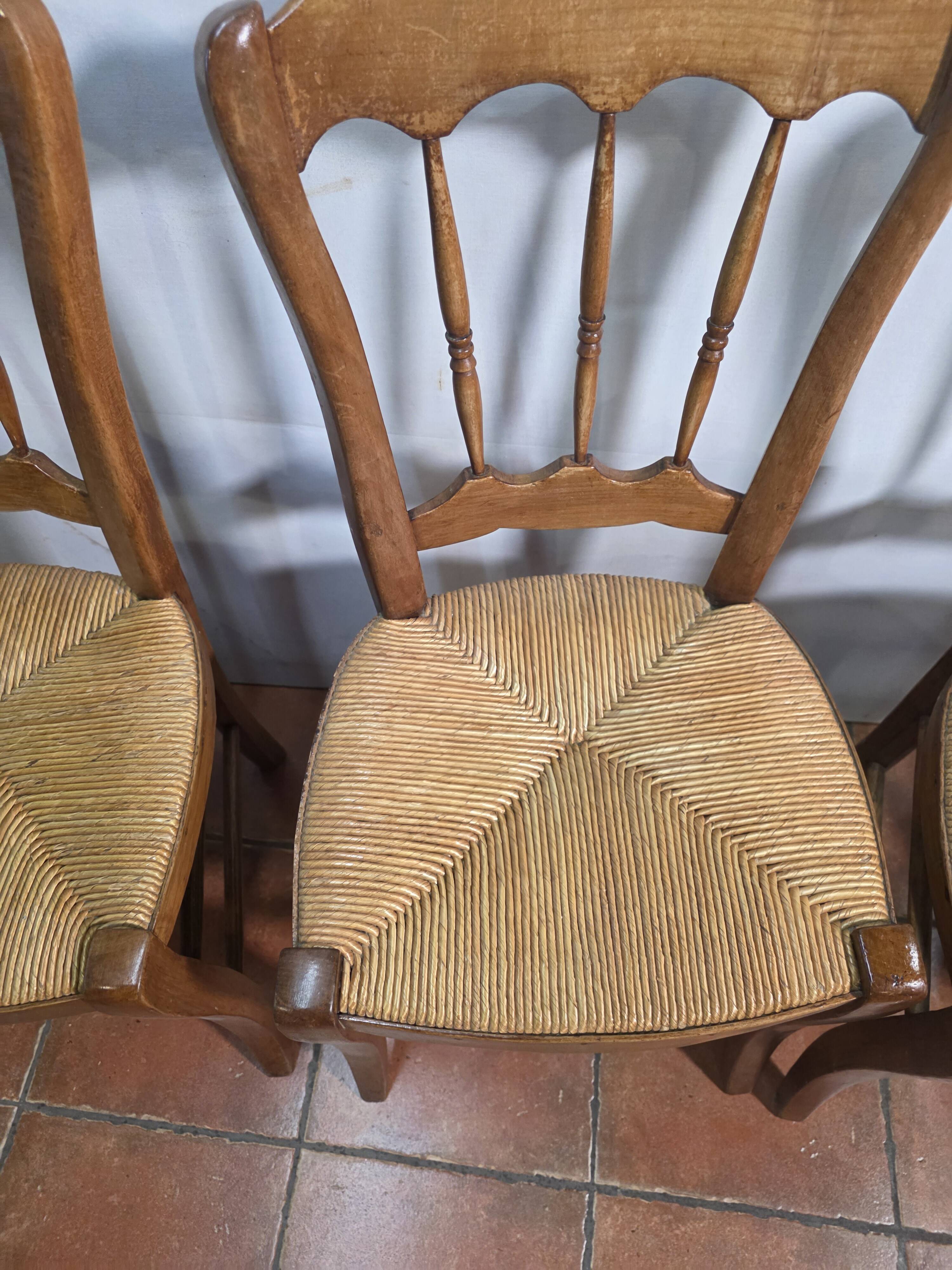 4 rustic farmhouse chairs made of wood and straw