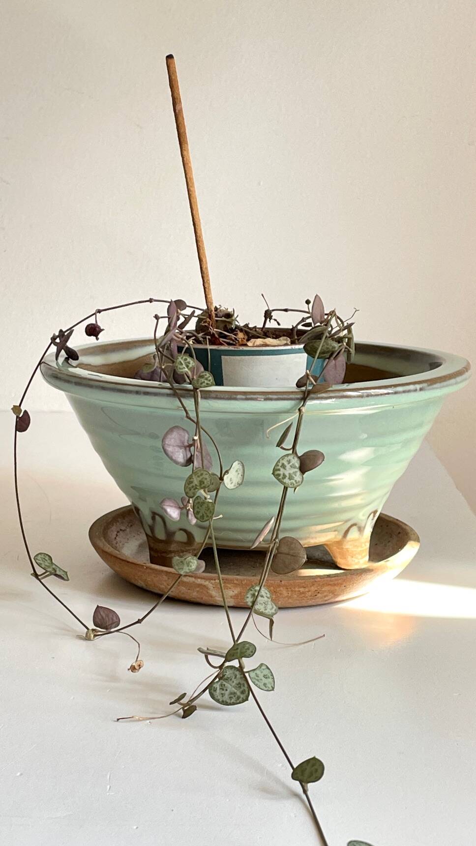 Pot tripode et soucoupe céramique vintage