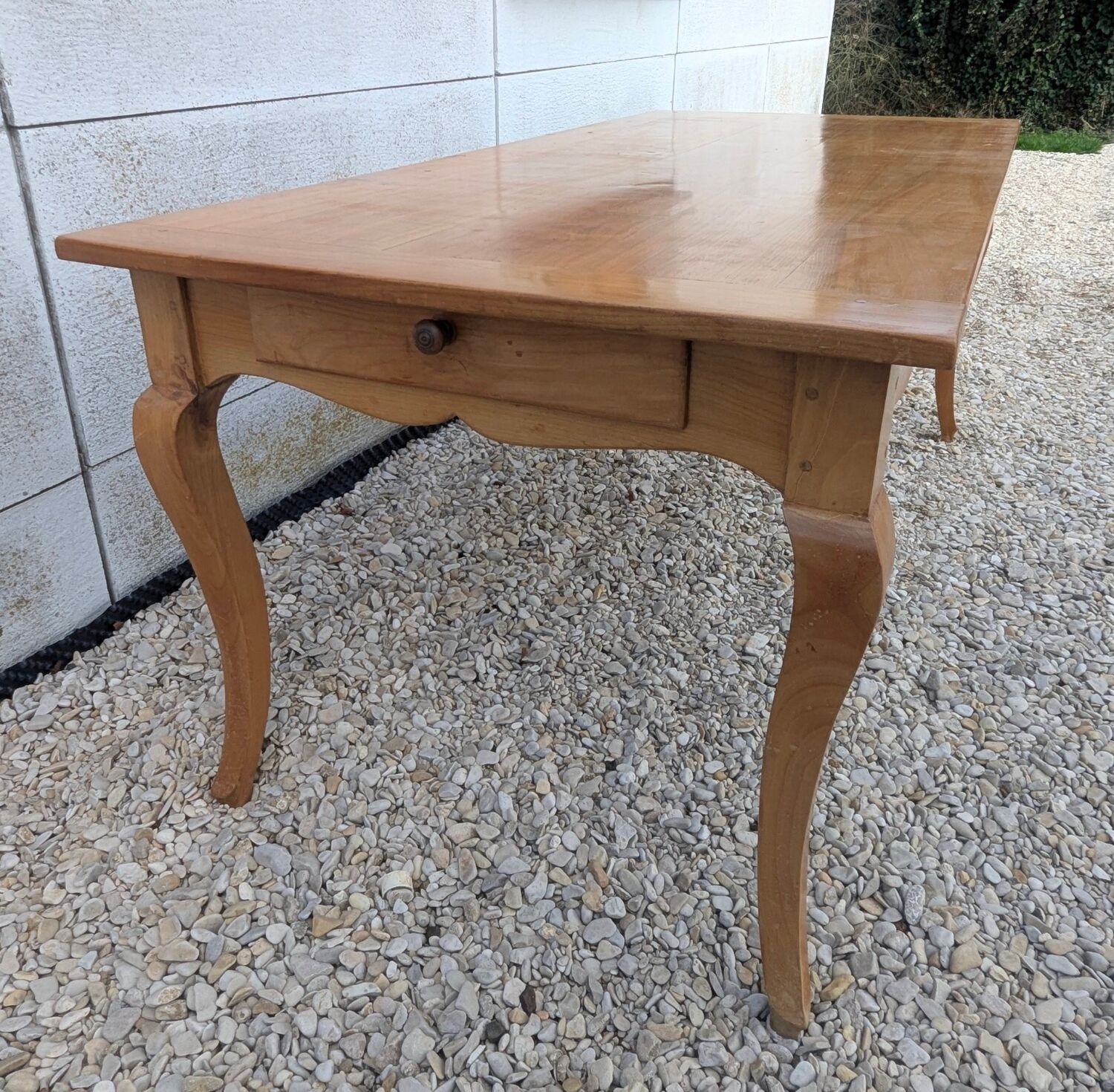 Provençal farmhouse table in blond cherry wood, Louis XV style.