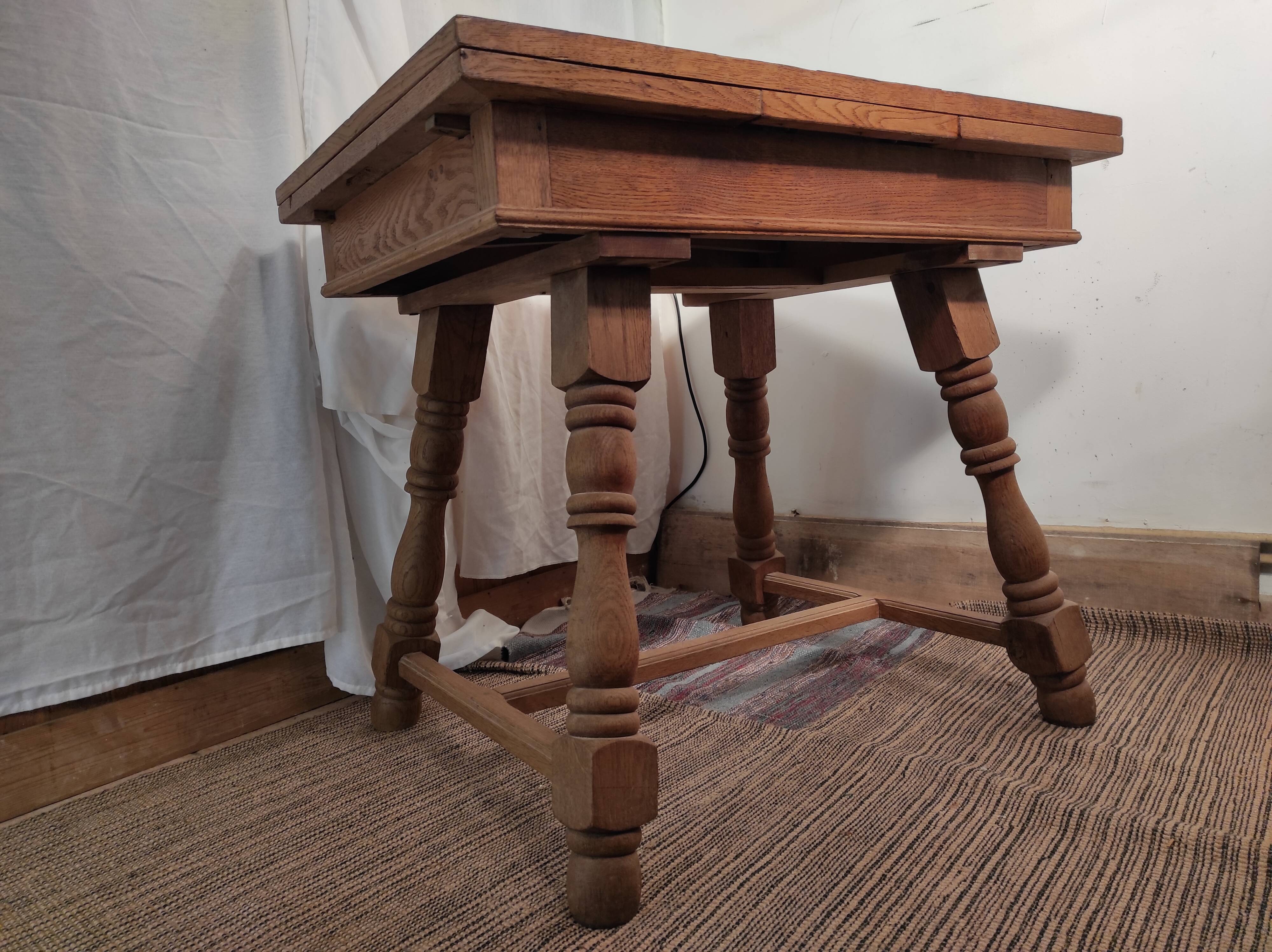 Oak table with extensions