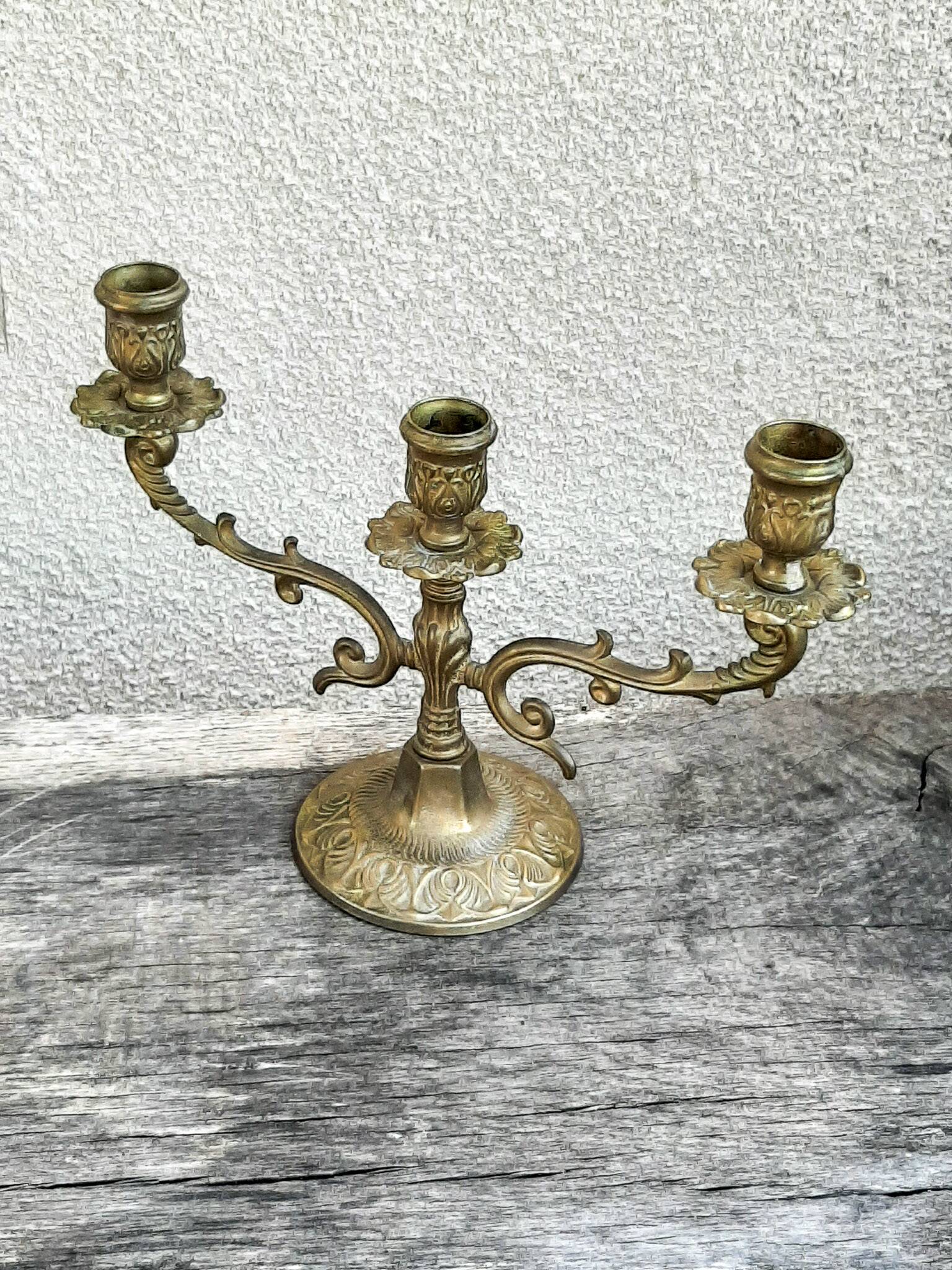 Three-light chandelier in brass metal