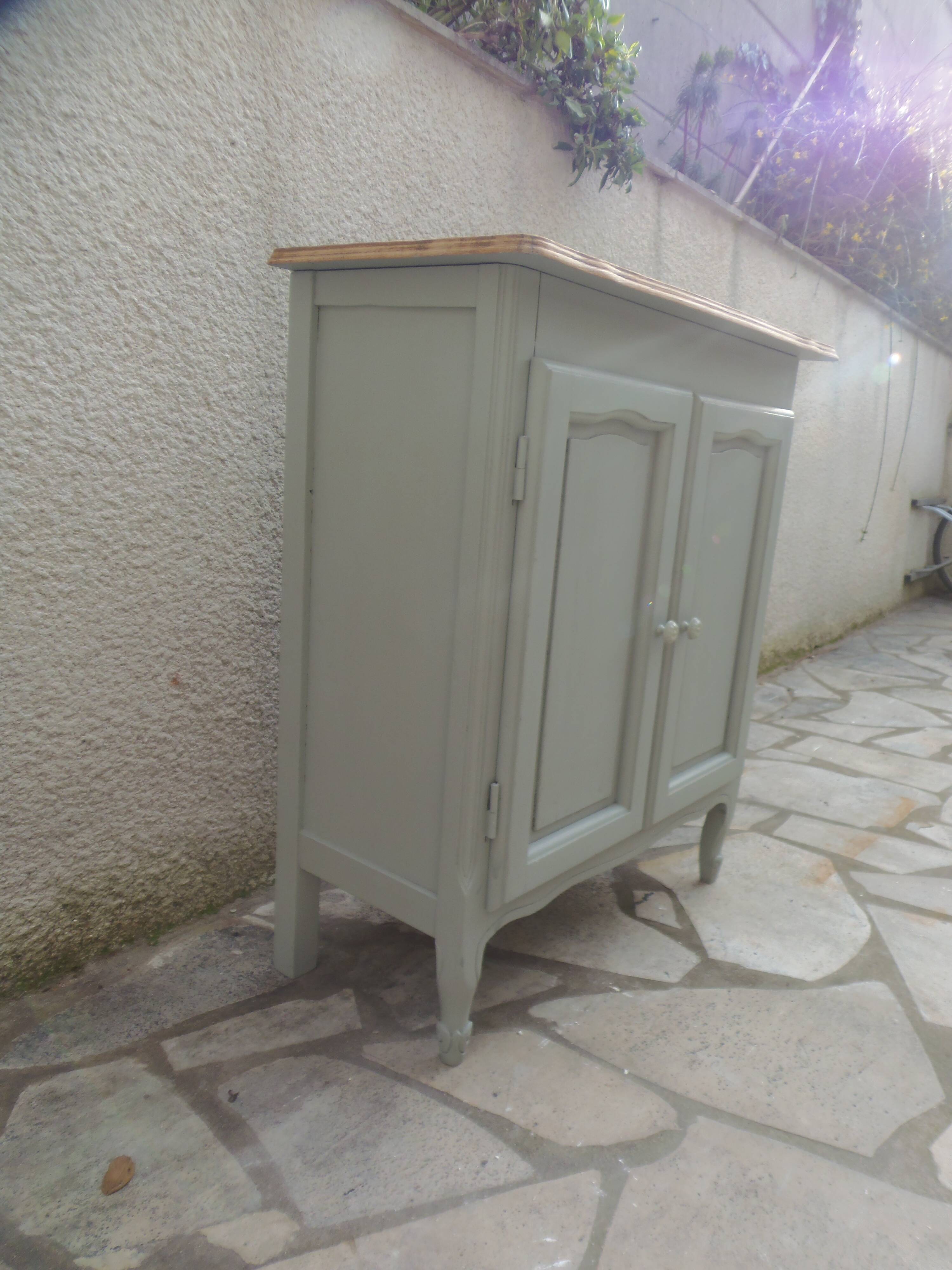 Small vintage piece of furniture with a shallow depth, re-enchanted in grey-green.