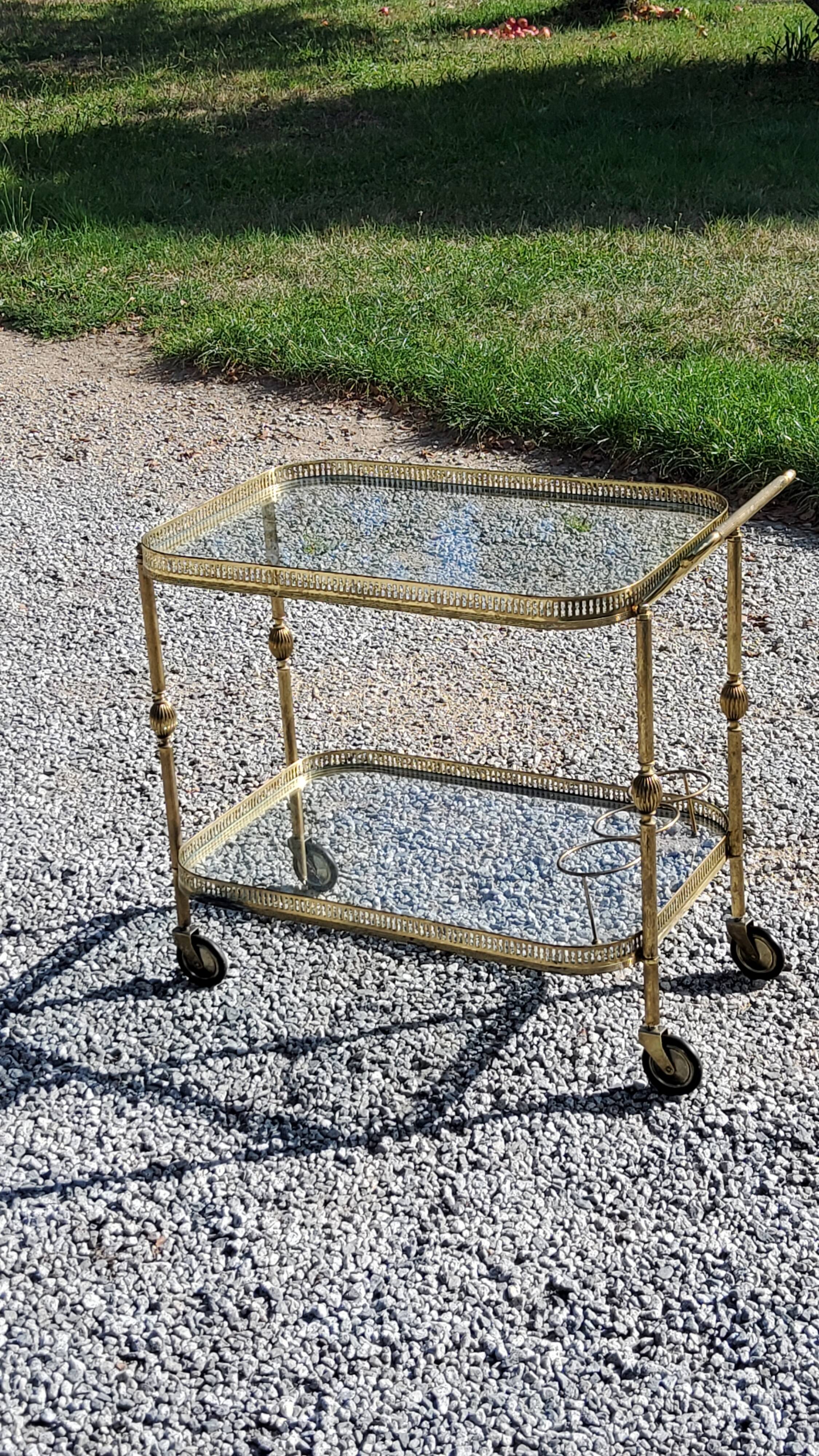 Desserte roulante des années 50-60 en laiton doré double plateaux en verre
