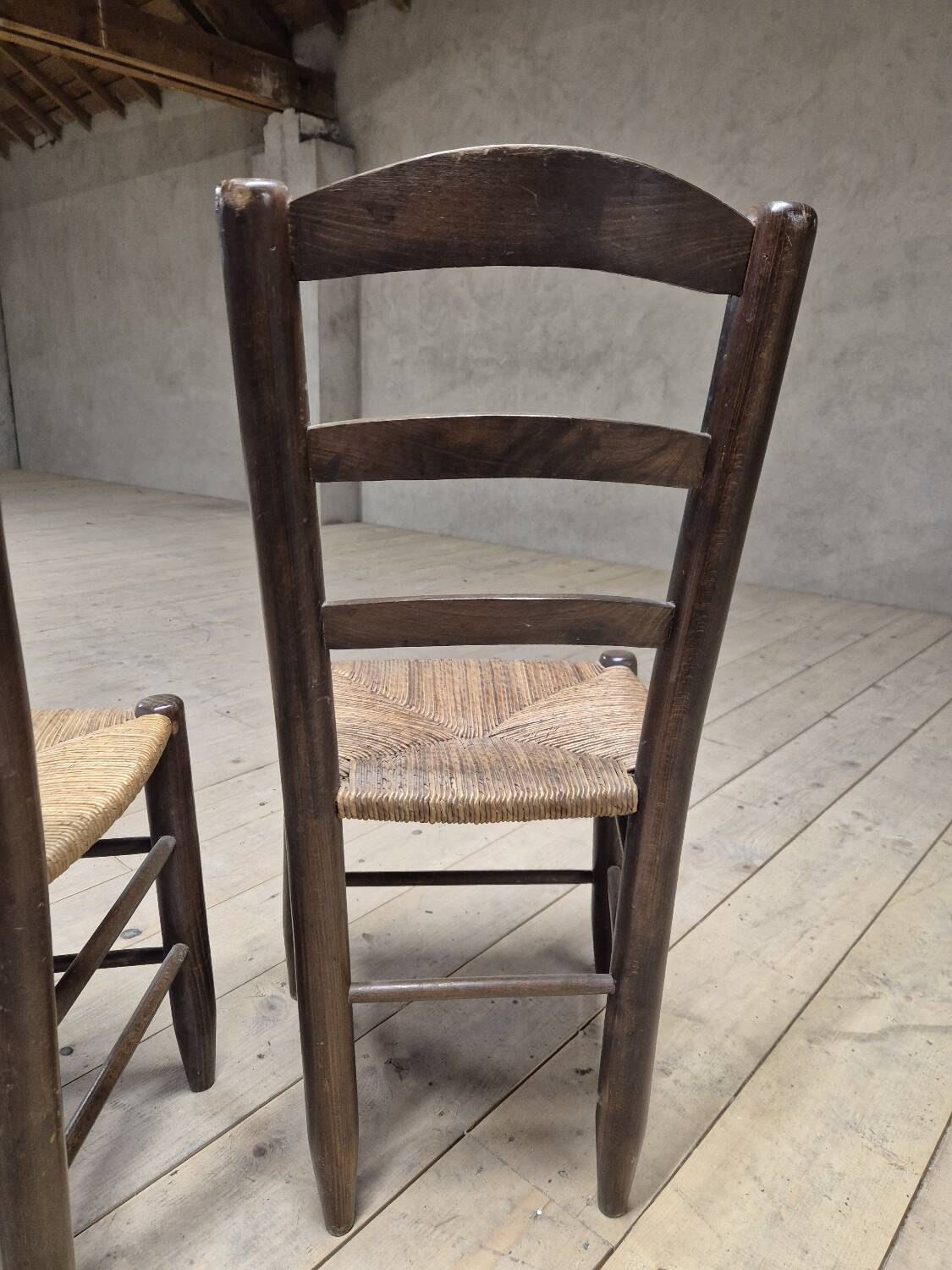 Pair of rustic country mountain straw chairs, old 1950s