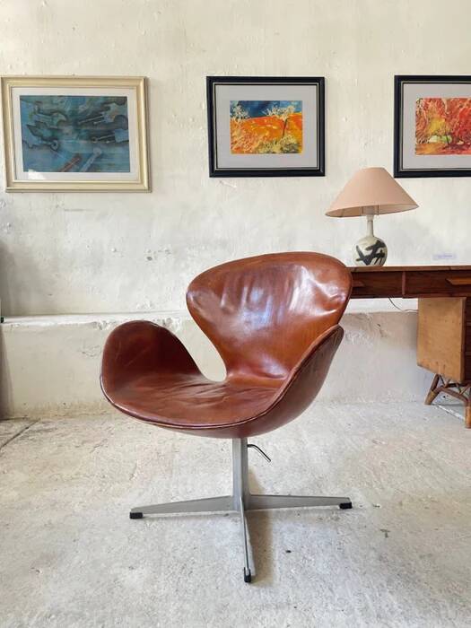 First edition Arne Jacobsen Swan chair, original patinated leather, 1950s