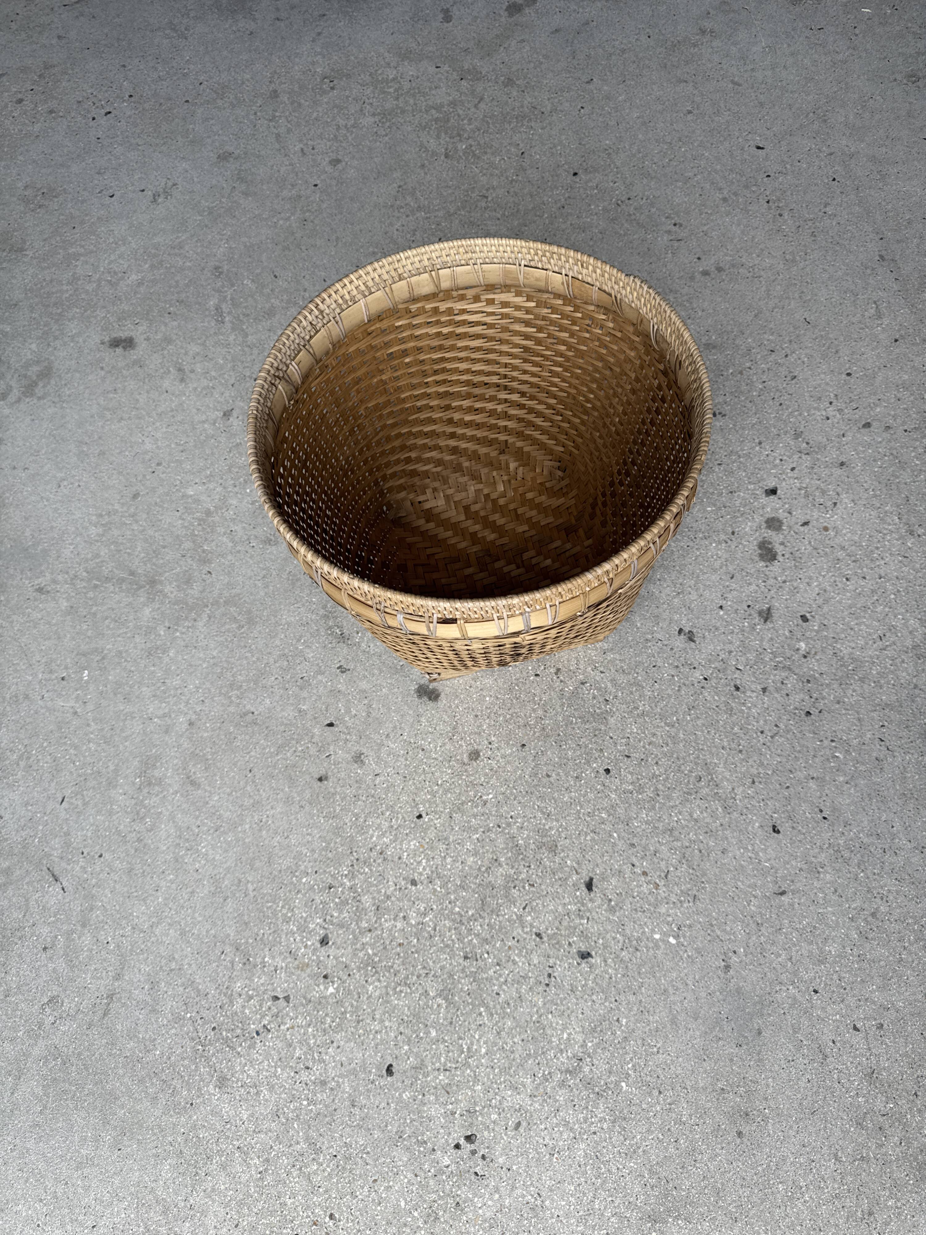 Traditional woven Indonesian basket light H40 D37