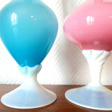 Paire d'aiguières en opaline rose et bleu