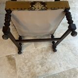 Grand fauteuil / trône ancien en noyer sculpté à têtes de lions.