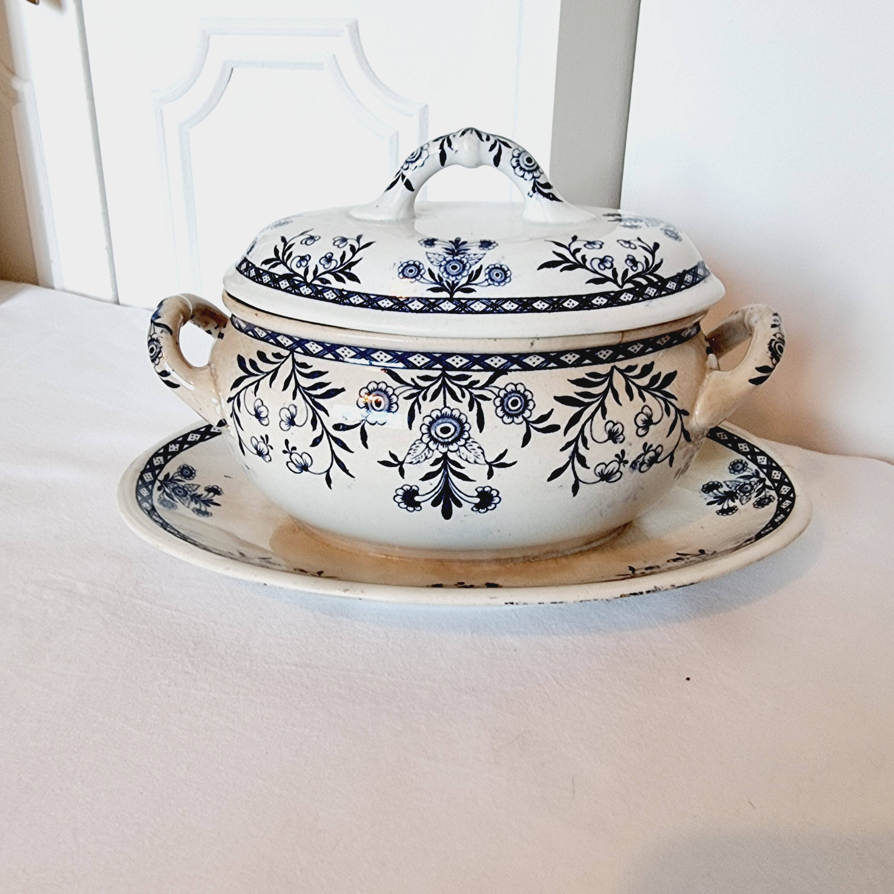Antique Saucer Boat in Blue and White Porcelain with Floral Decor from France, 19th century