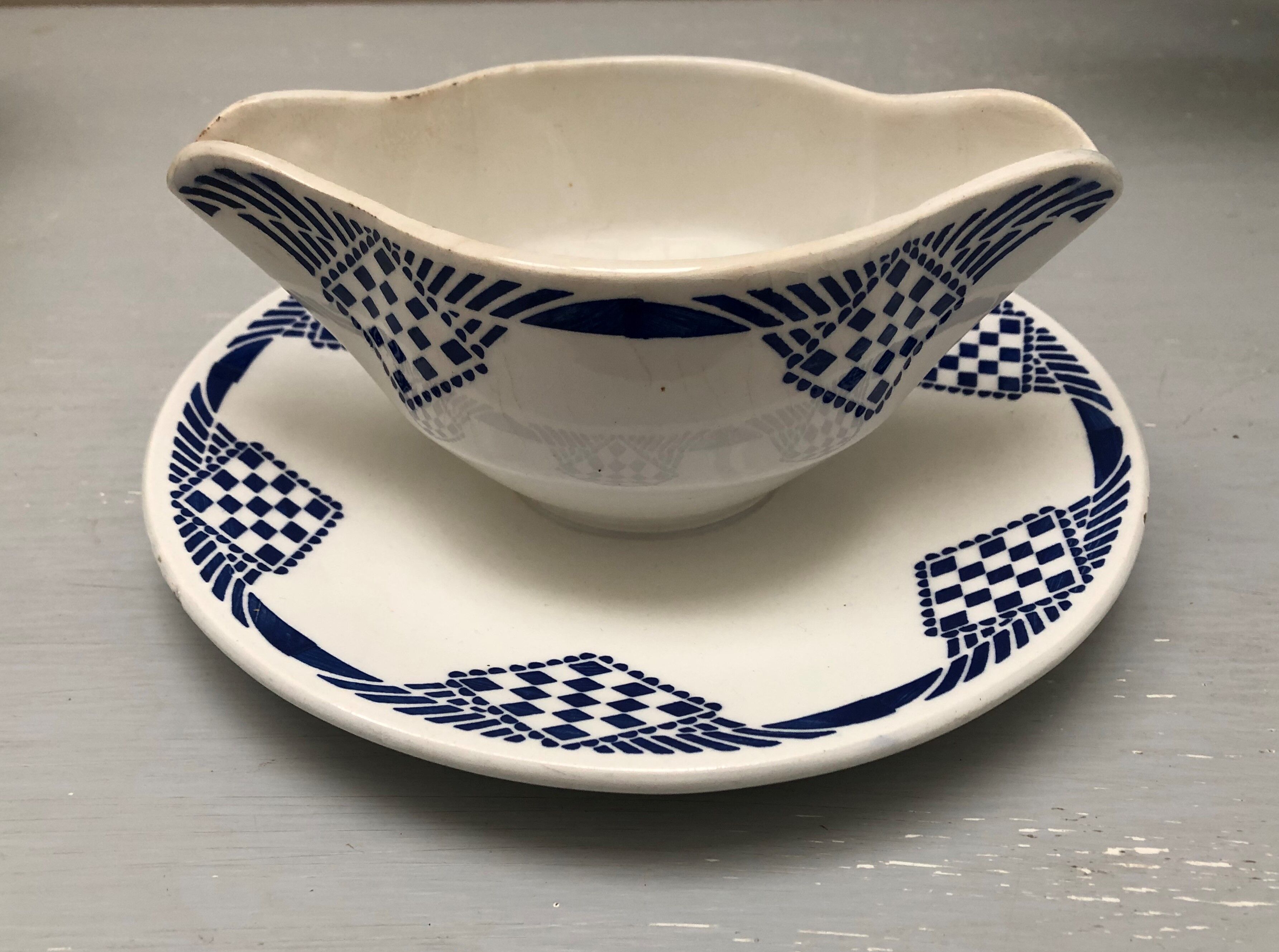 Saucière signed Moulin des Loups Hamage Orchies Nord France model Pantin