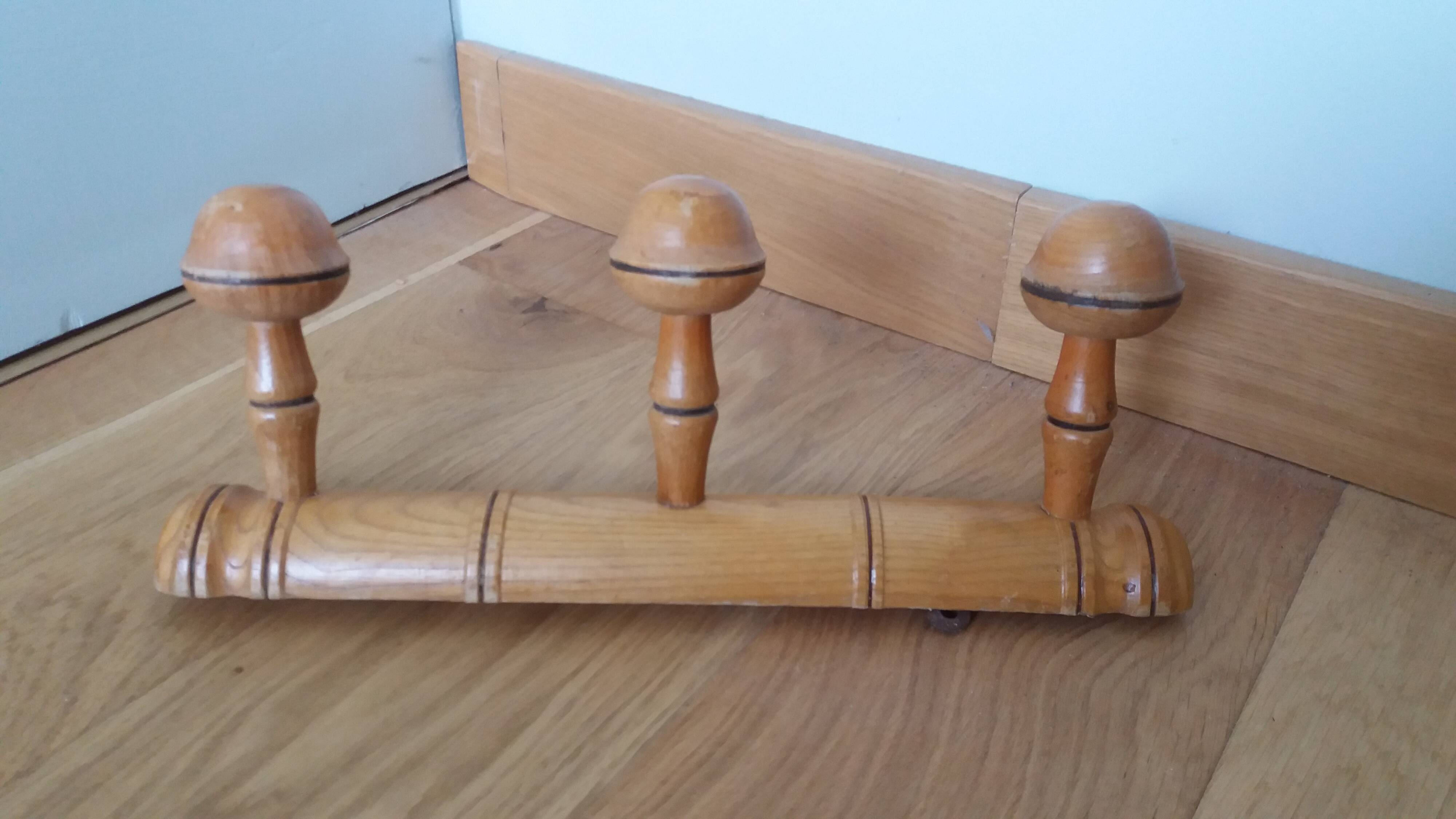 Porte manteau mural en bois façon bambou à 3 patères forme champignon