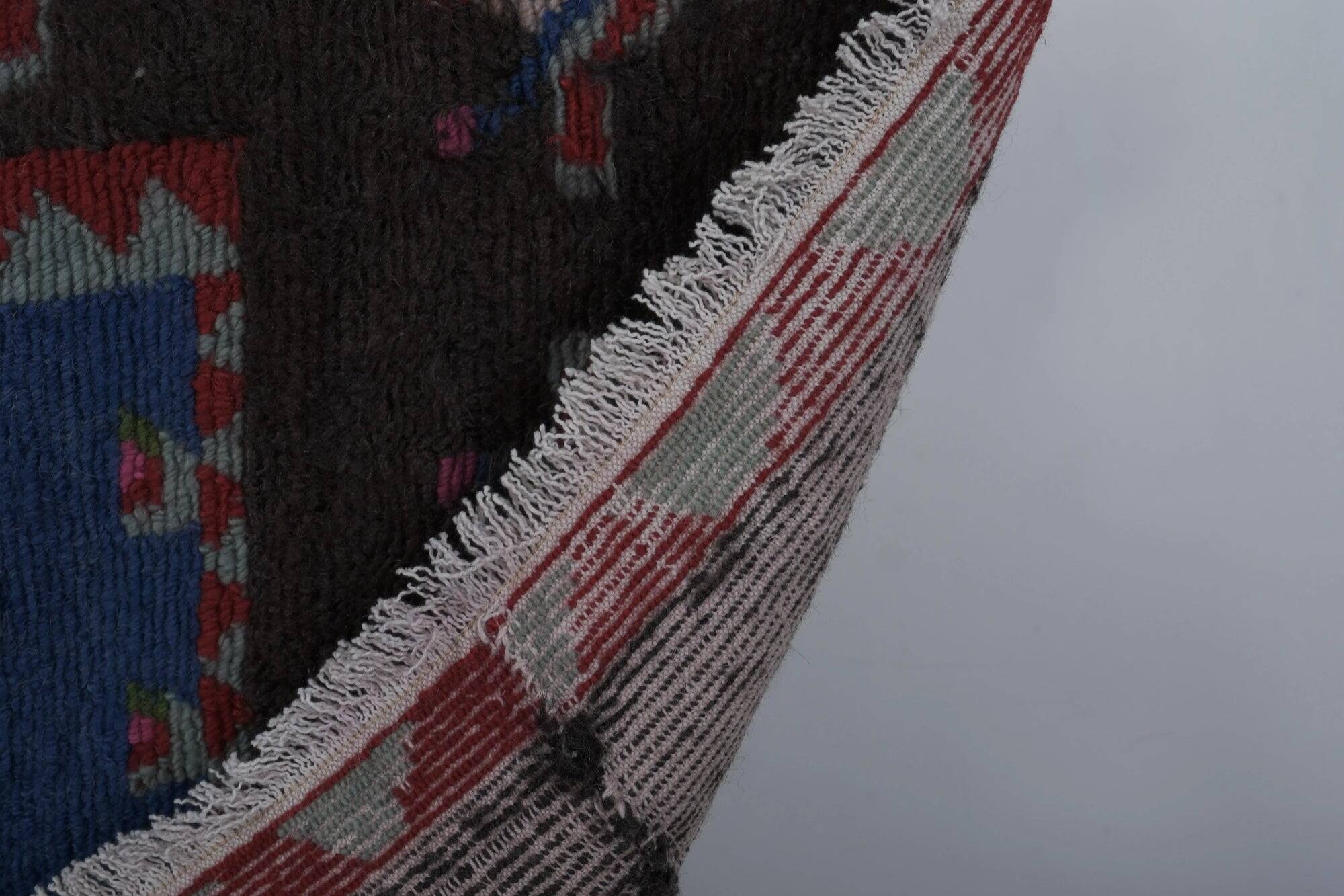 Vintage handmade Turkish rug 105x142 cm