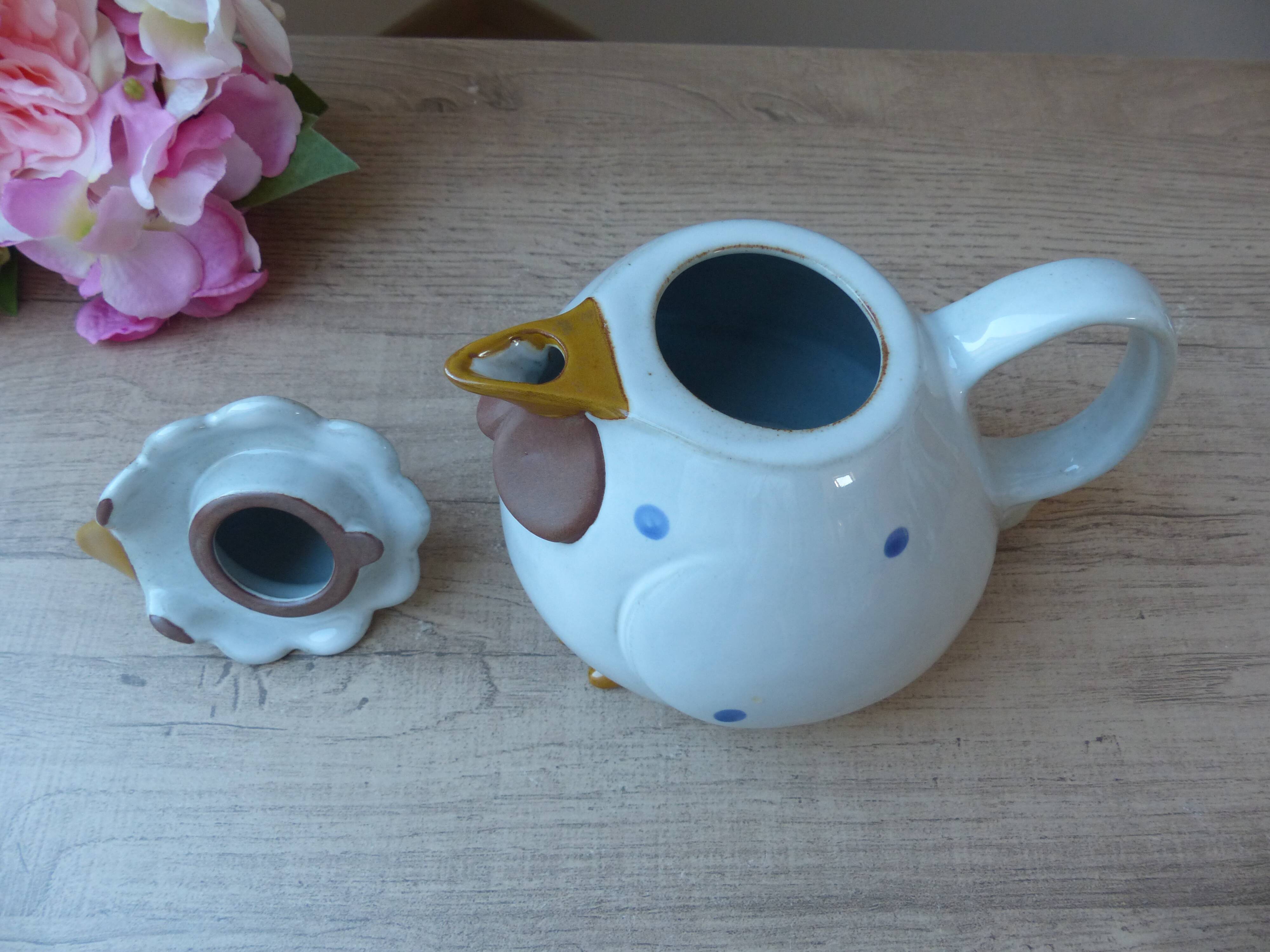 Hen-shaped sandstone teapot made in japan