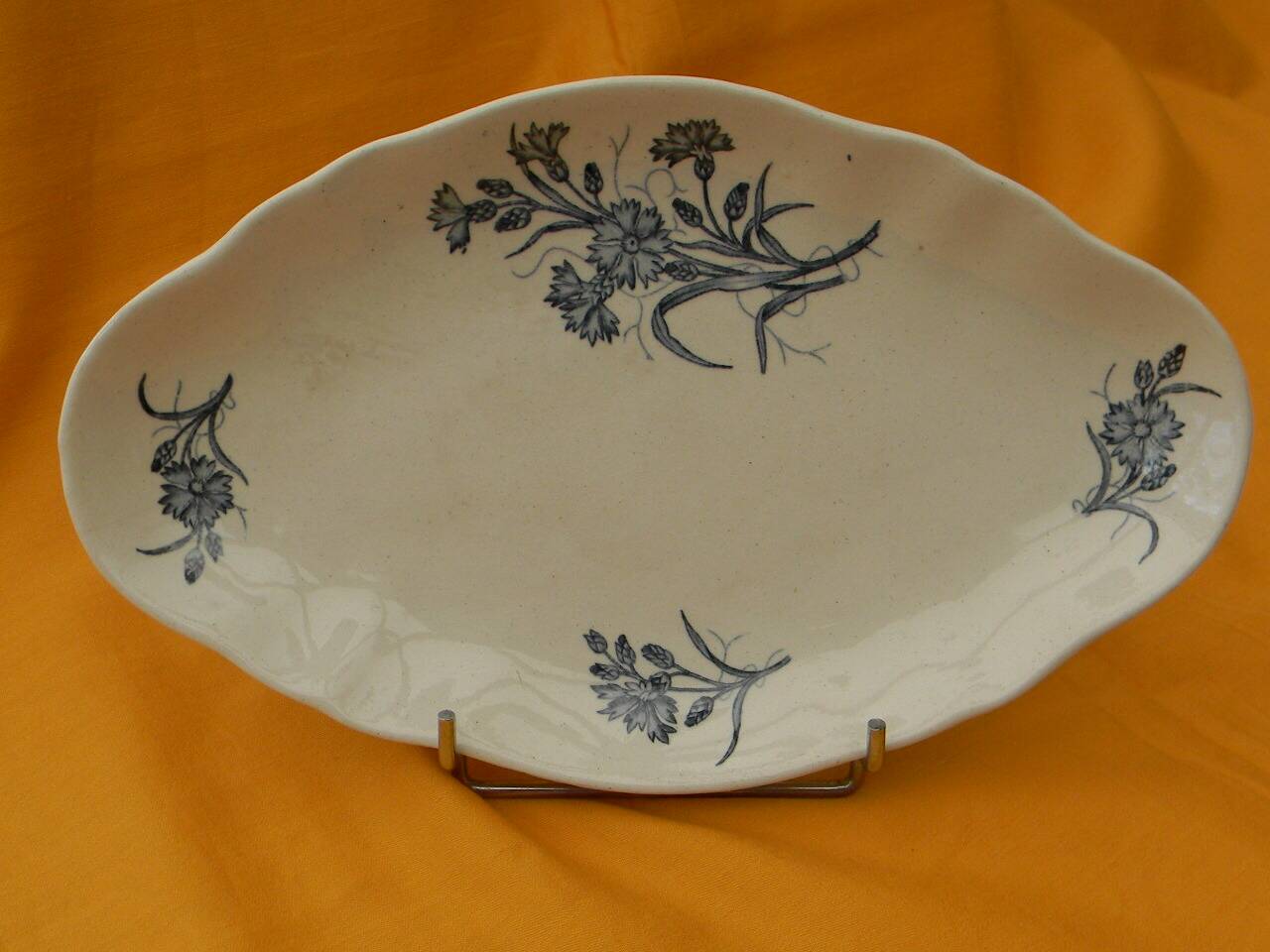 Longchamp earthenware dish cornflower decoration