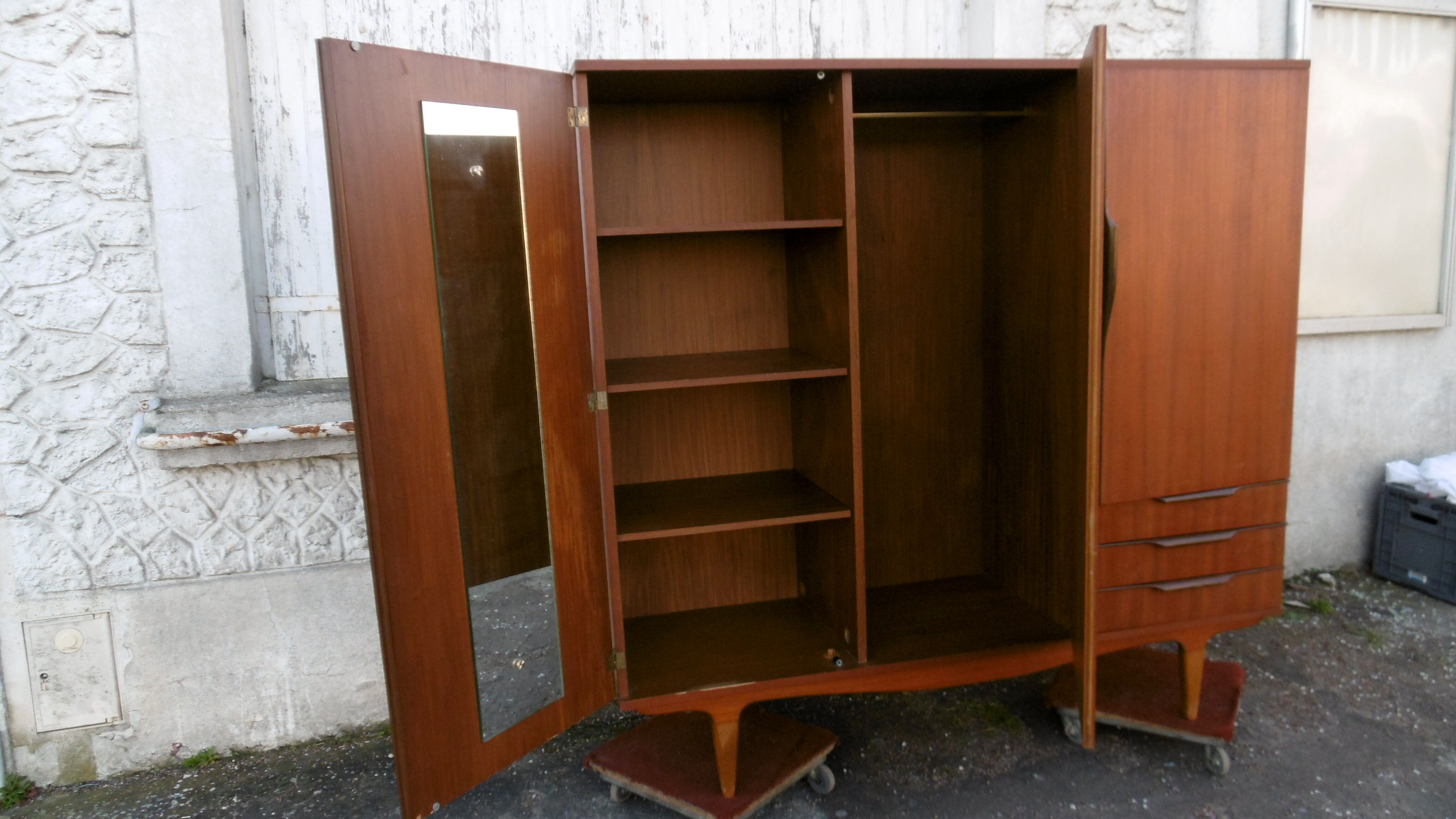 Armoire scandinave en teck des années 1970