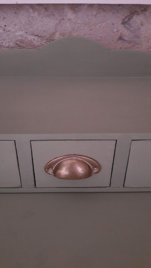 Green Parisian buffet