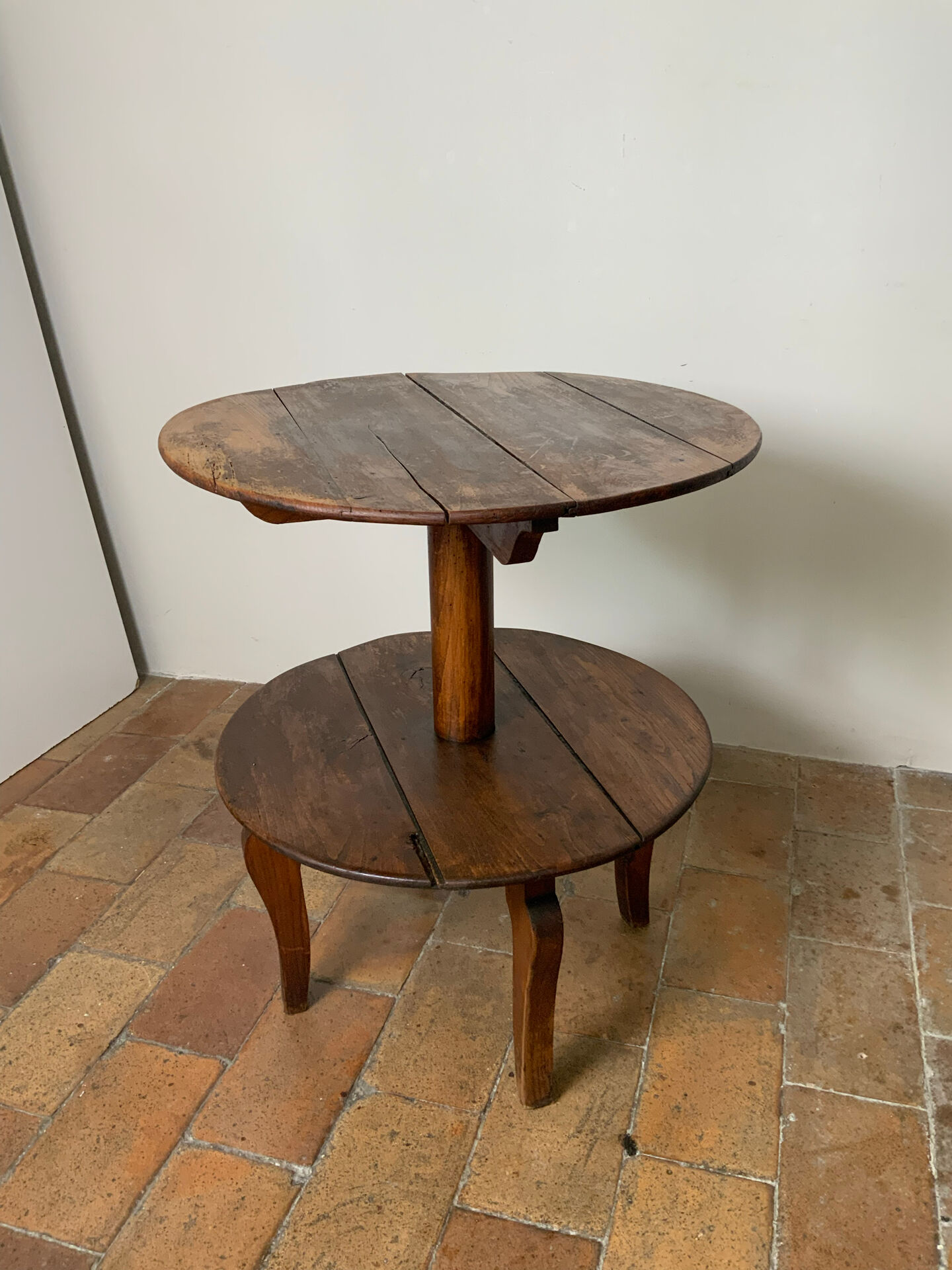 Side table or pedestal table