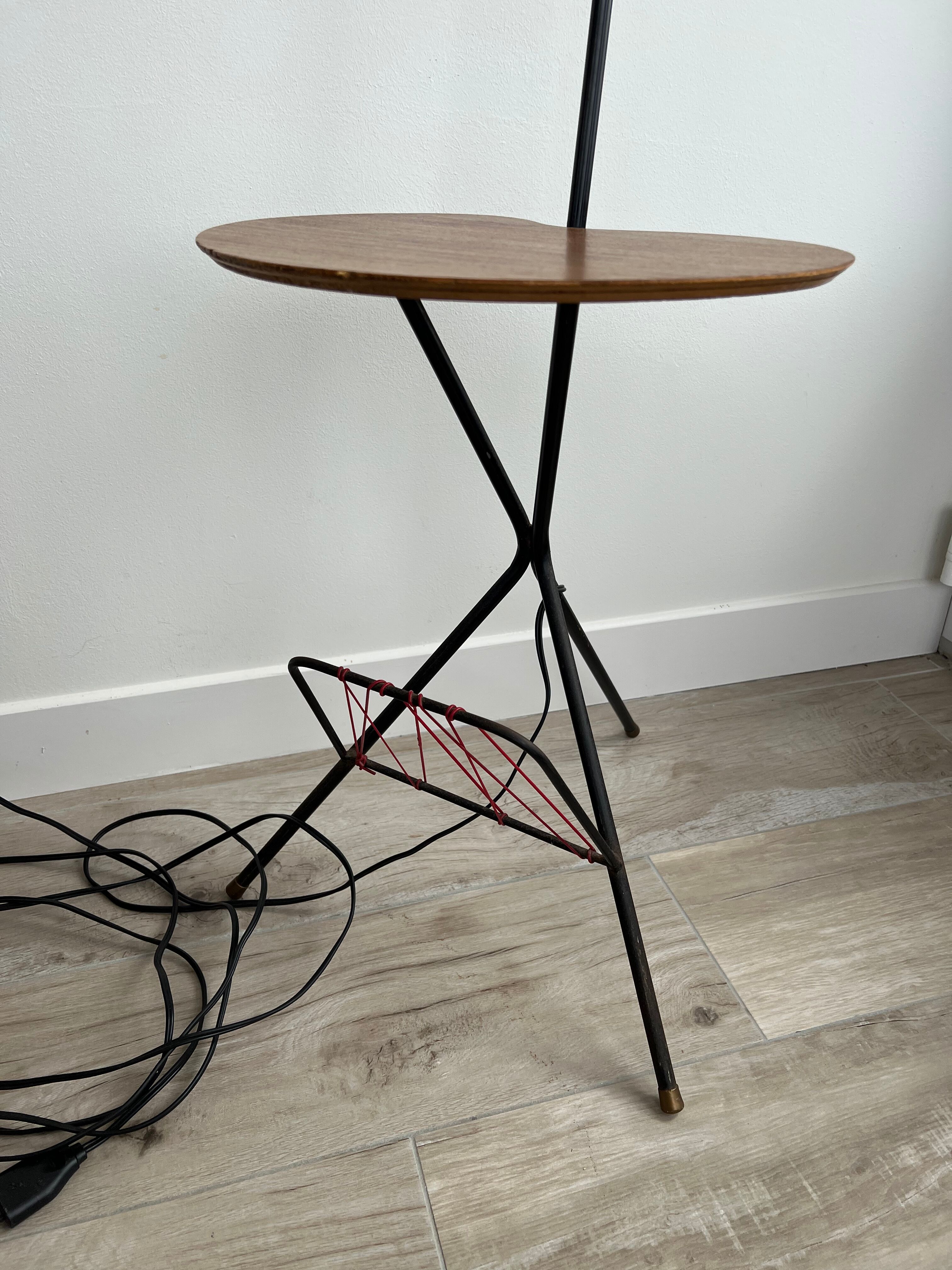 Tripod floor lamp stand