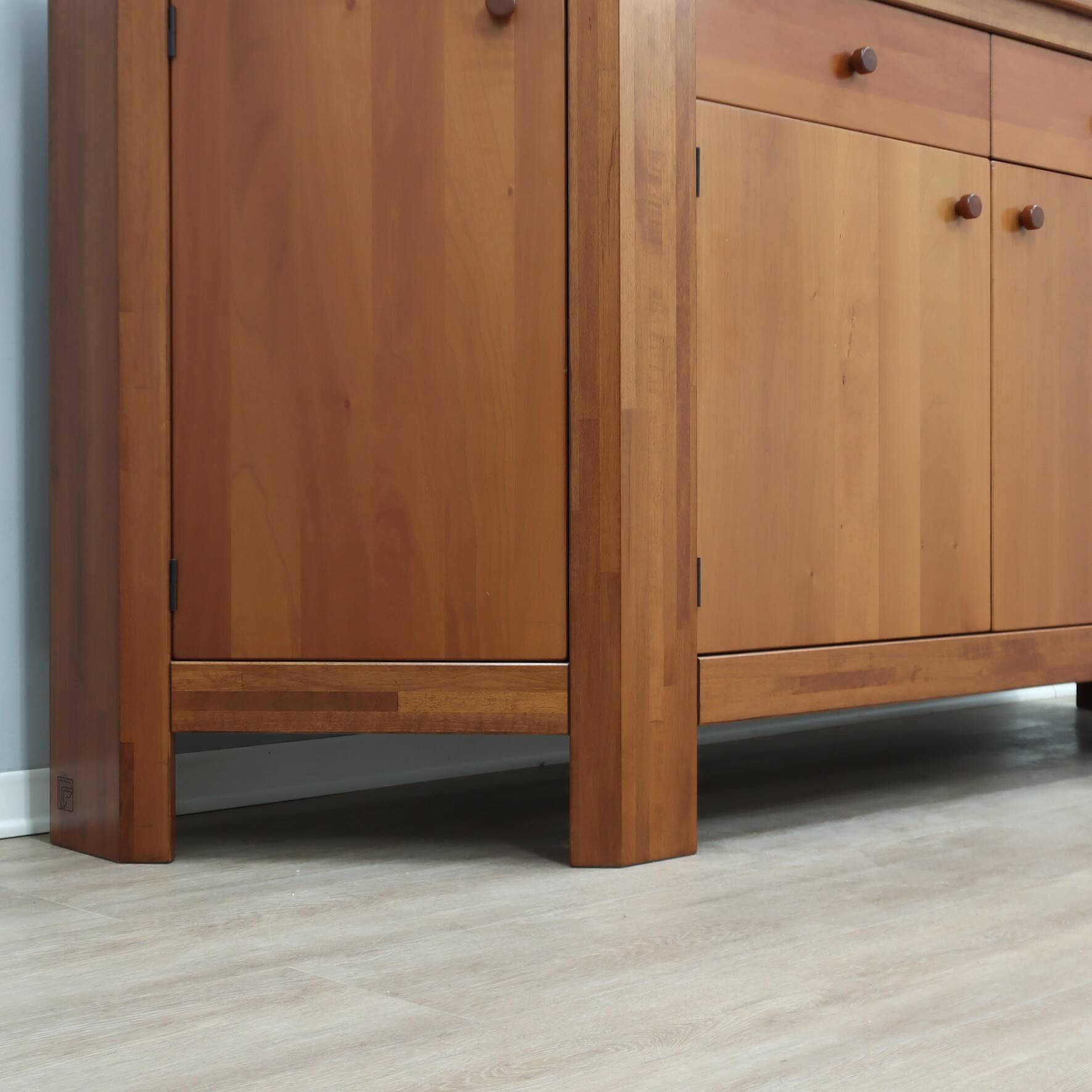 Vintage 1970s Italian solid maxxello walnut sideboard Scarpa, Michelucci st