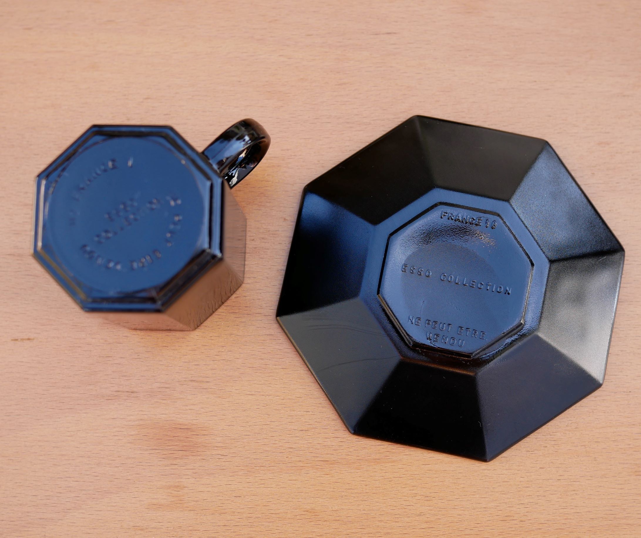 Set of 6 cups and under black vintage cups