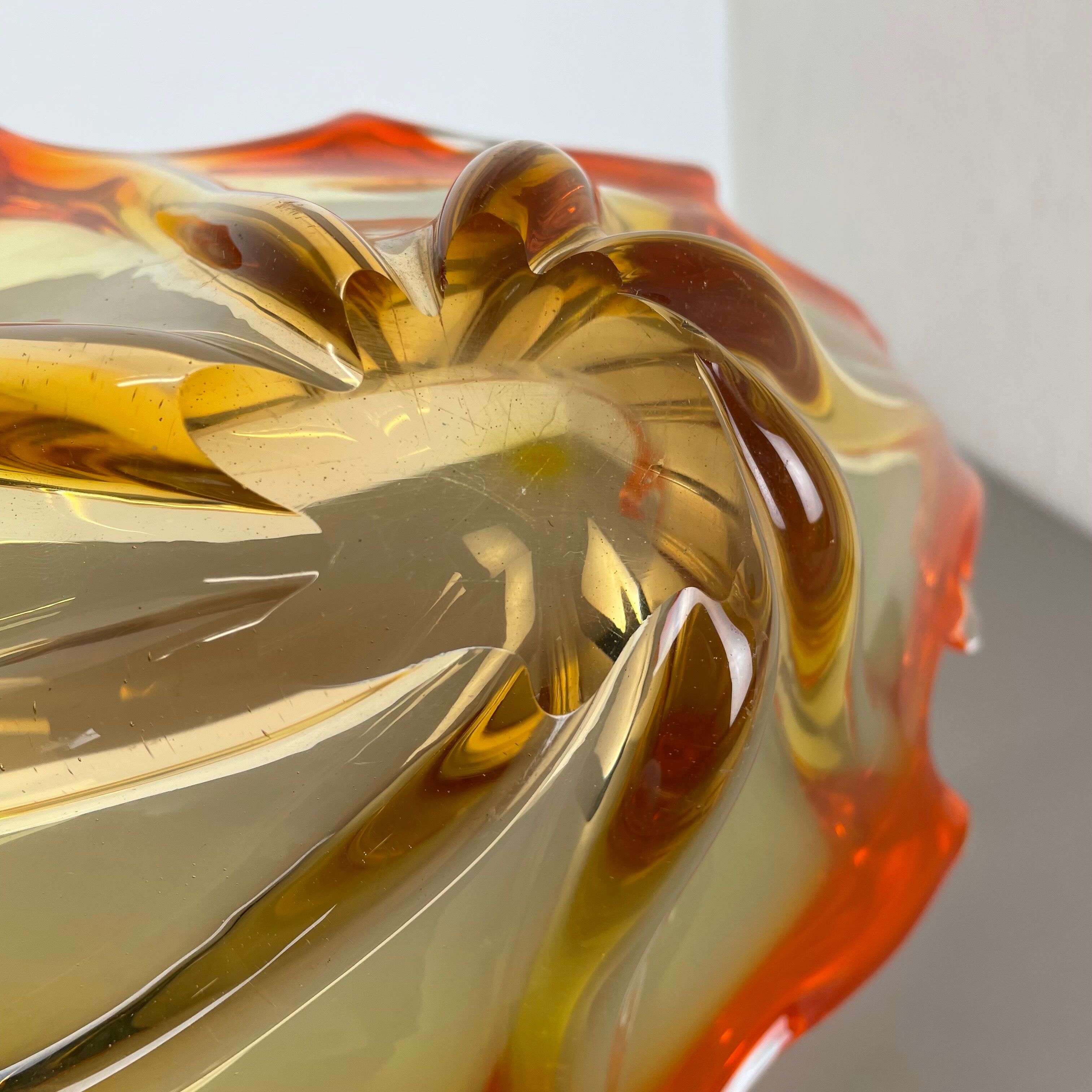 1,9kg Murano Glass "Centerpiece" 50cm Bowl Shell Element Murano, Italy, 1970