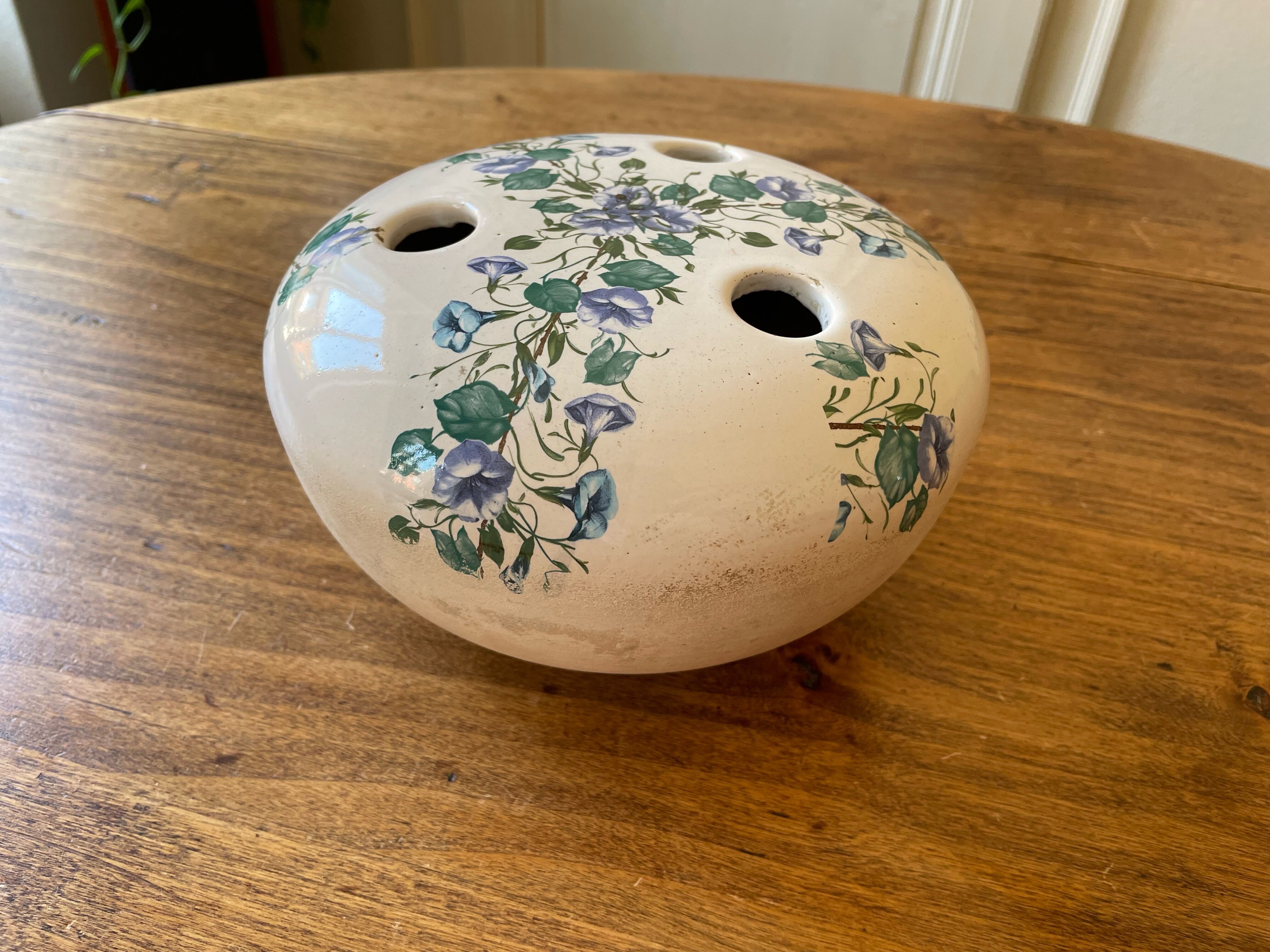 Ceramic flower pique