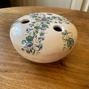 Ceramic flower pique