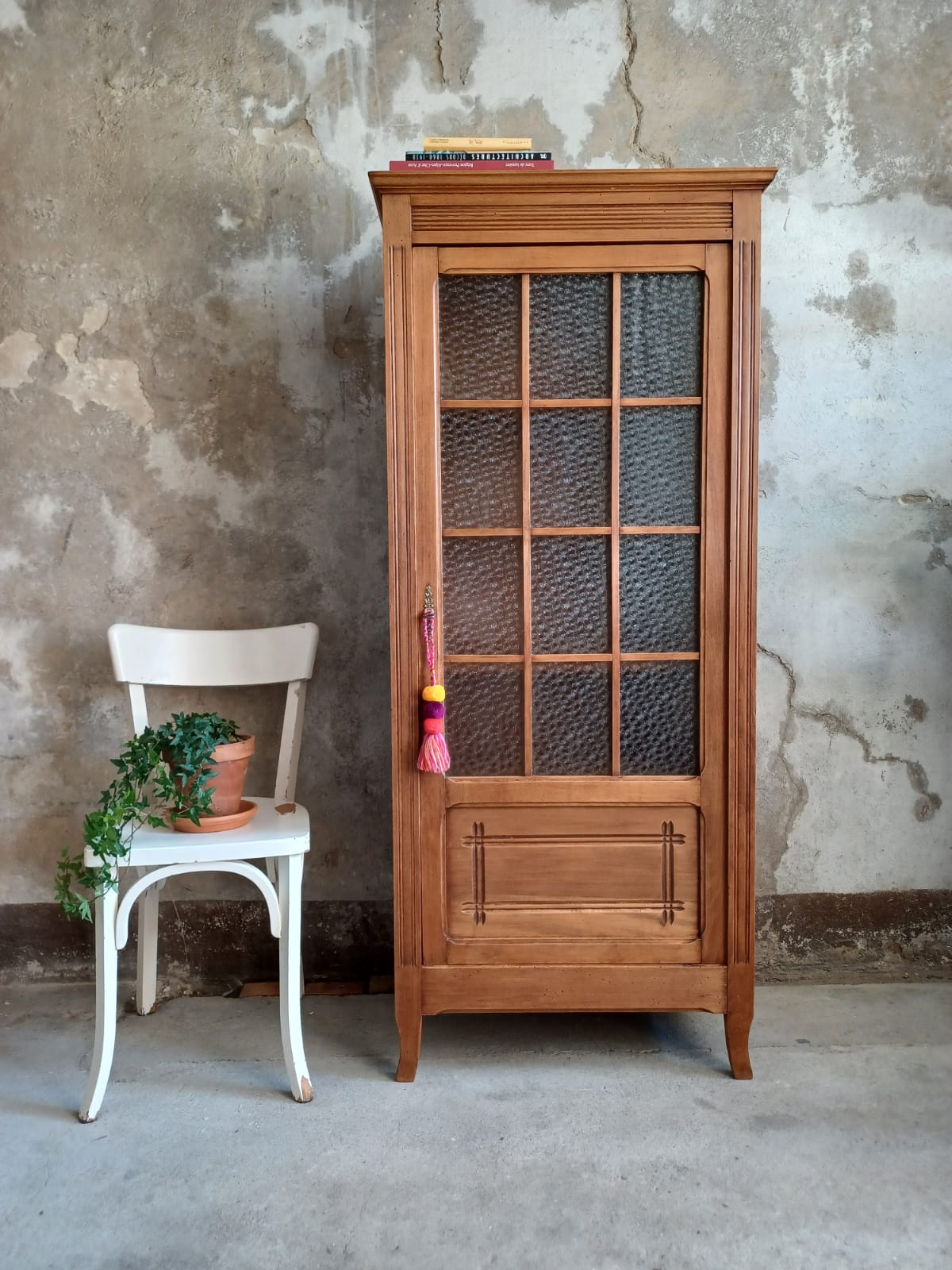 Armoire parisienne vitrée art-déco