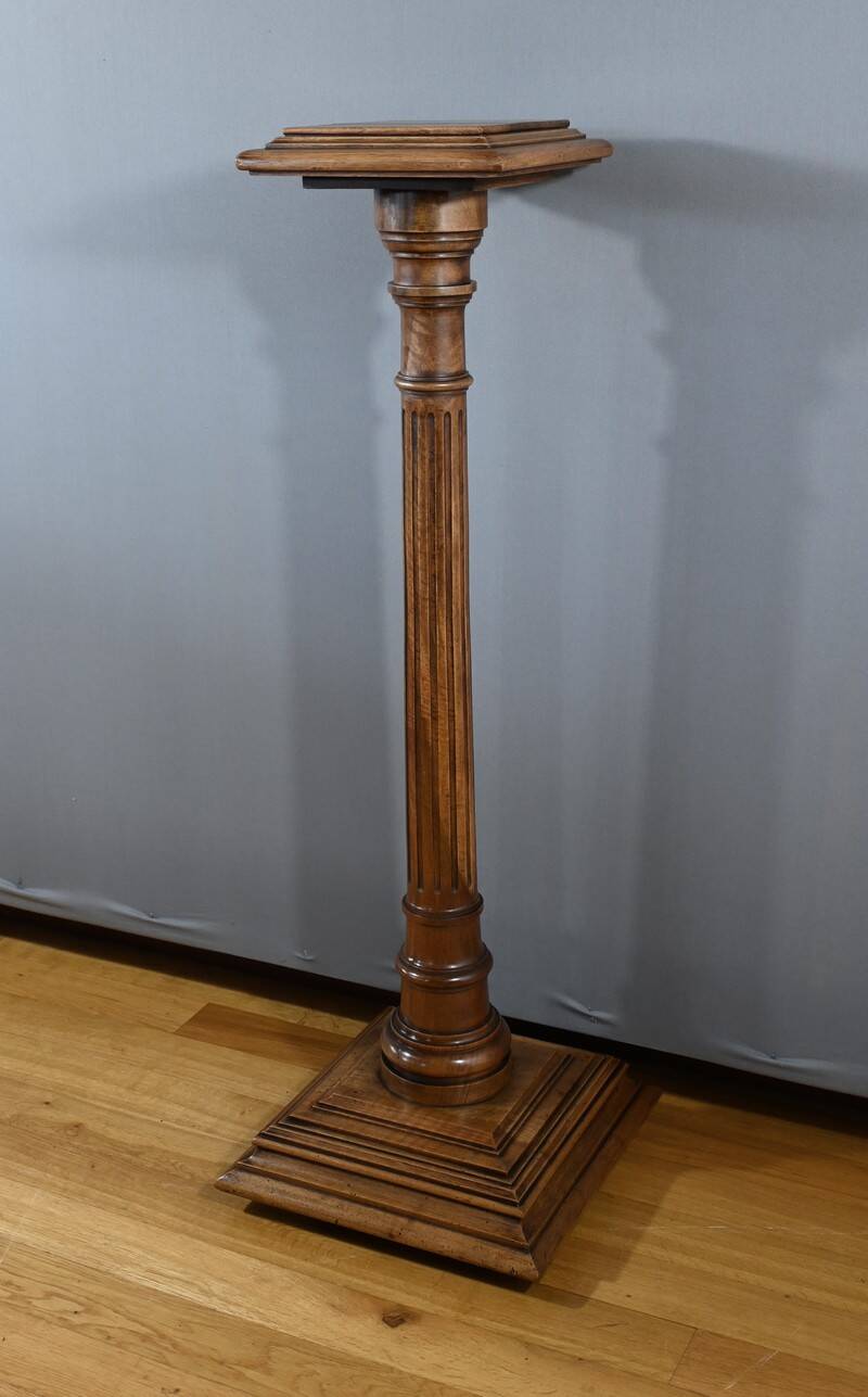 Walnut column, Louis XVI style – 1920