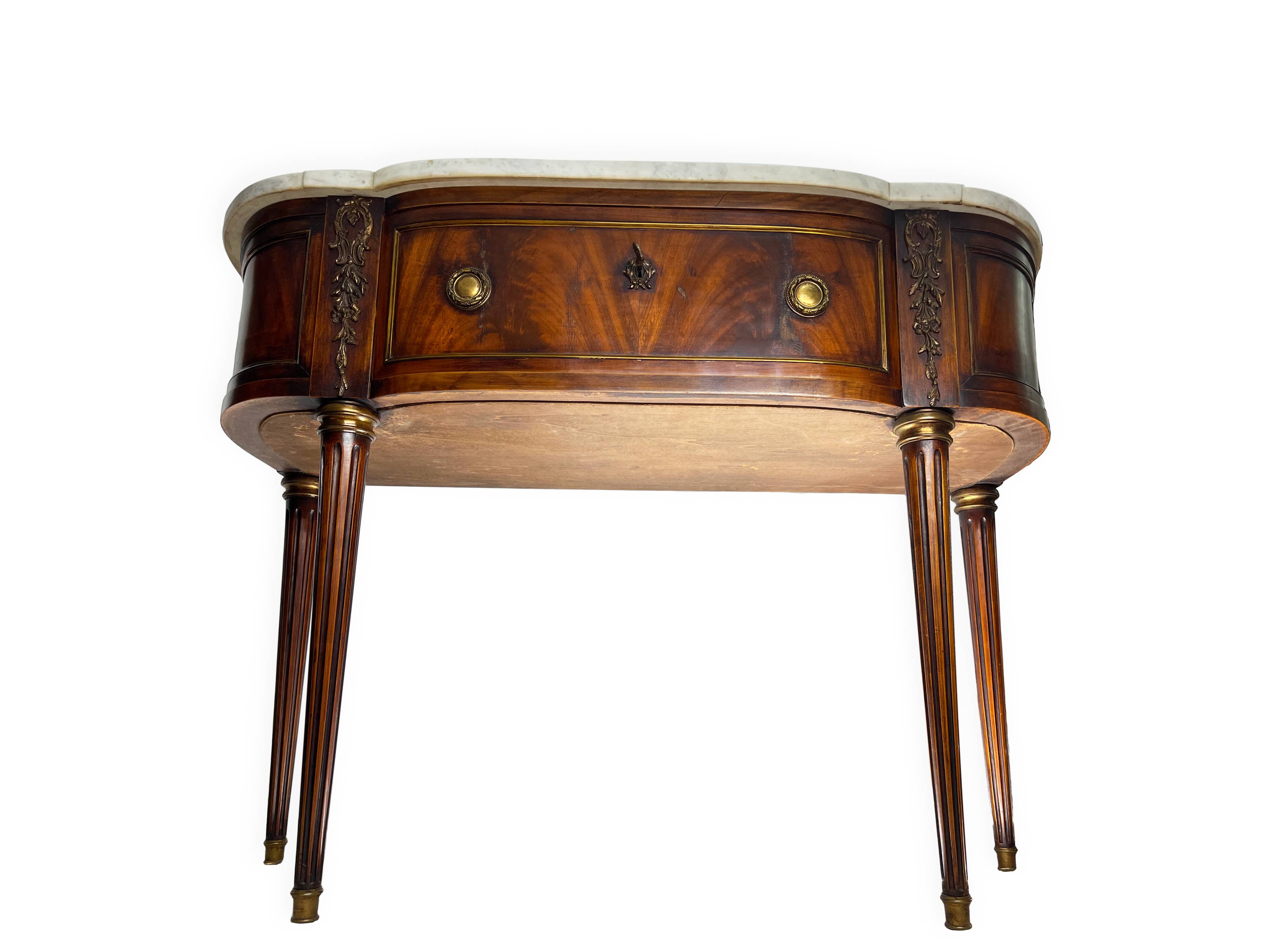 Console française Louis XVI en acajou à plumes, 19ème siècle
