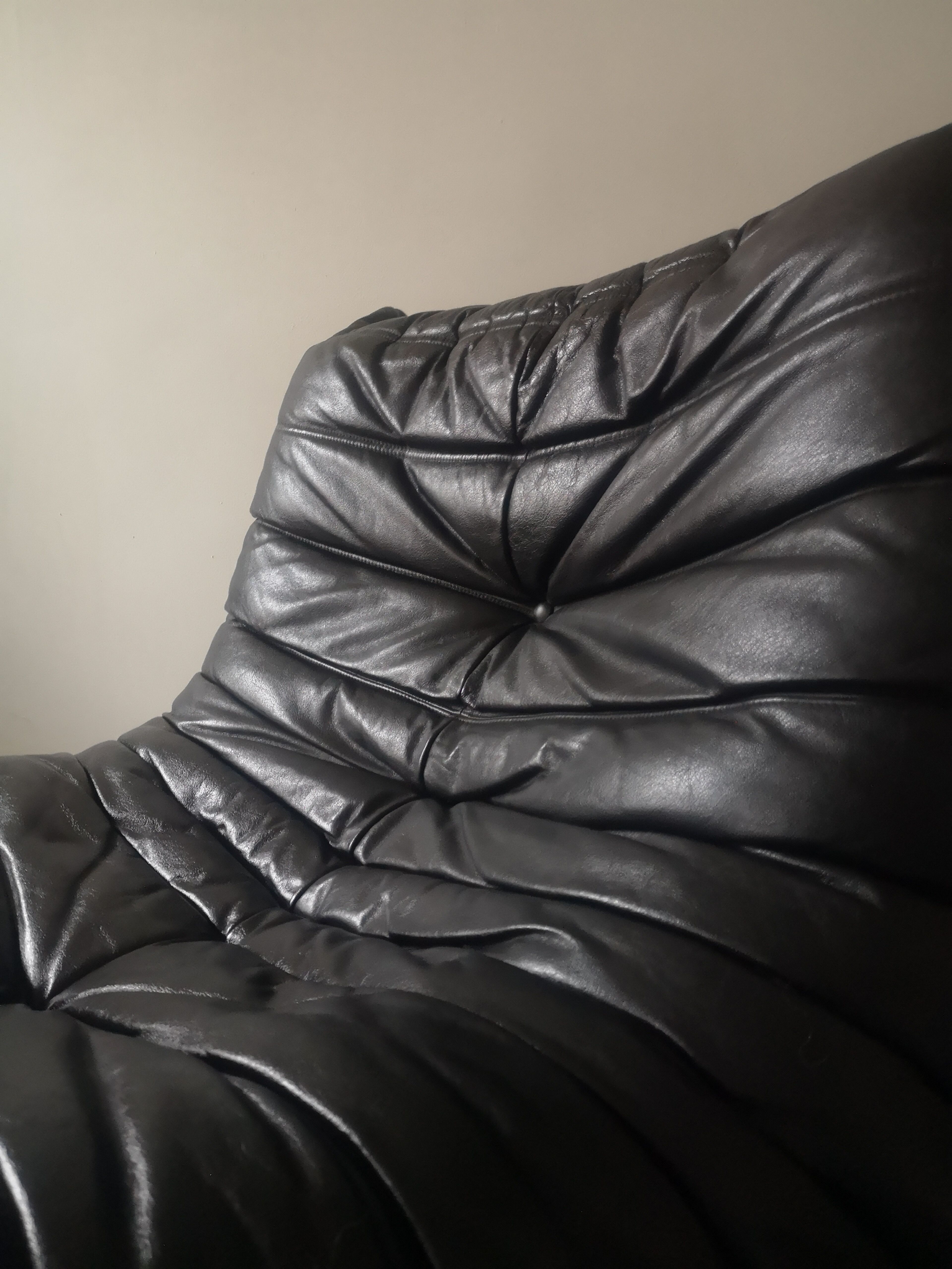 Togo armchair heater, roset line, black leather ed. 1970