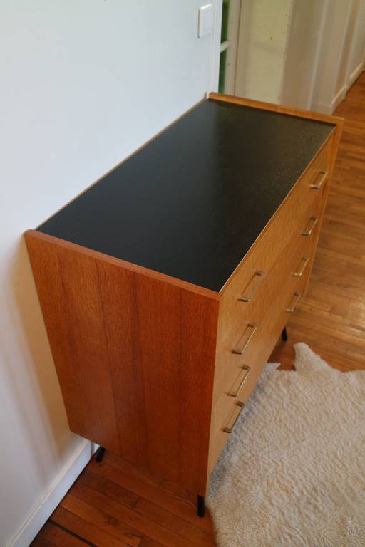 Feet compass metal dresser