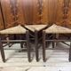Série de 3 tabourets tripodes bois et paille