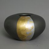 Japanese vase in copper and gold leaf