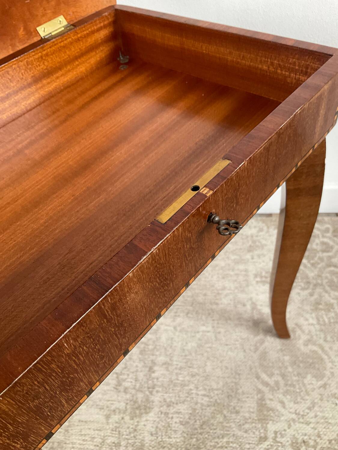 Small marquetry pedestal table with key storage