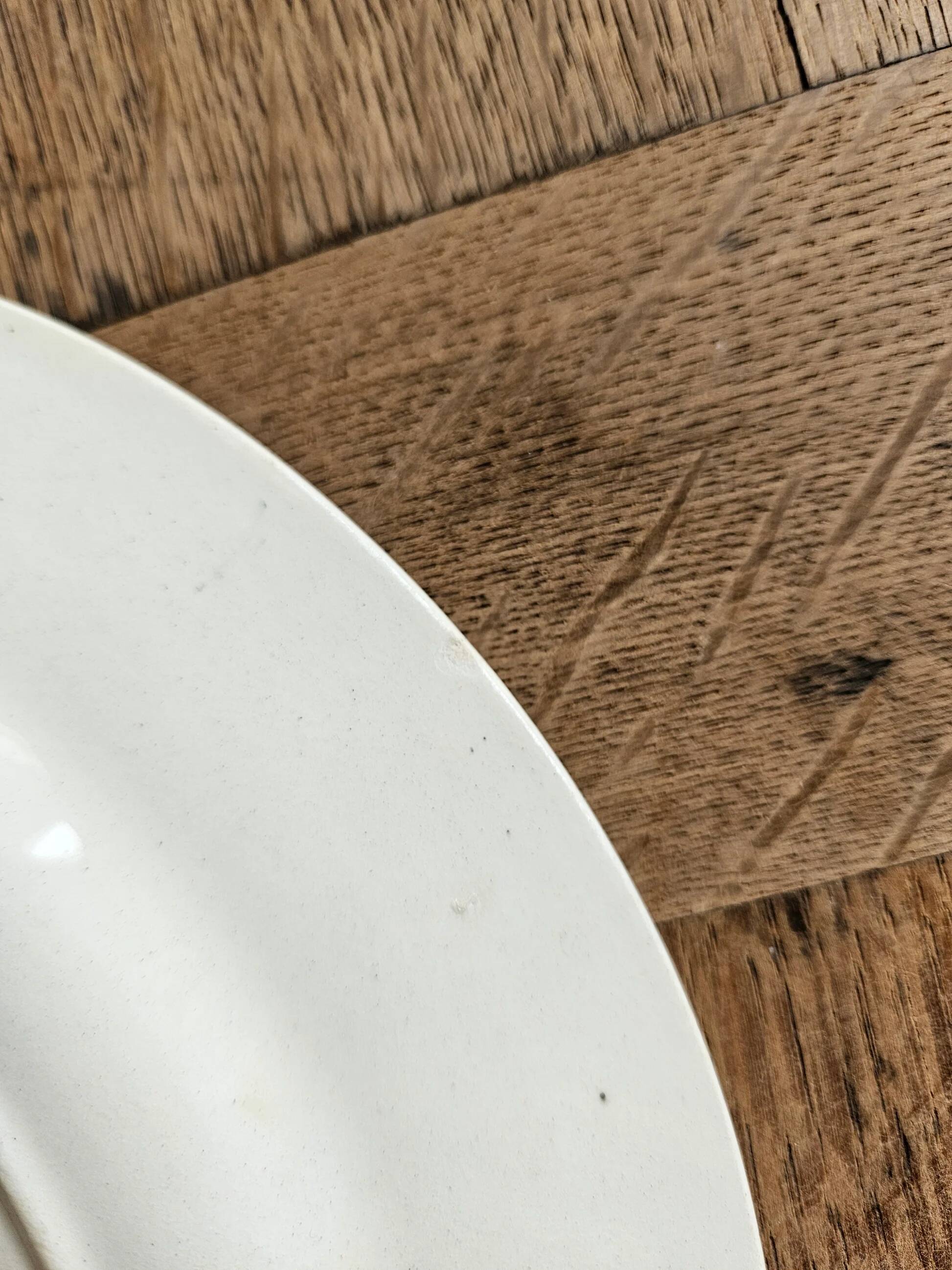 Assiettes plates anciennes dépareillées terre de fer
