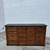 Grand miroir doré  ancien doté d’une moulure décorée et perlée  Parfait pou