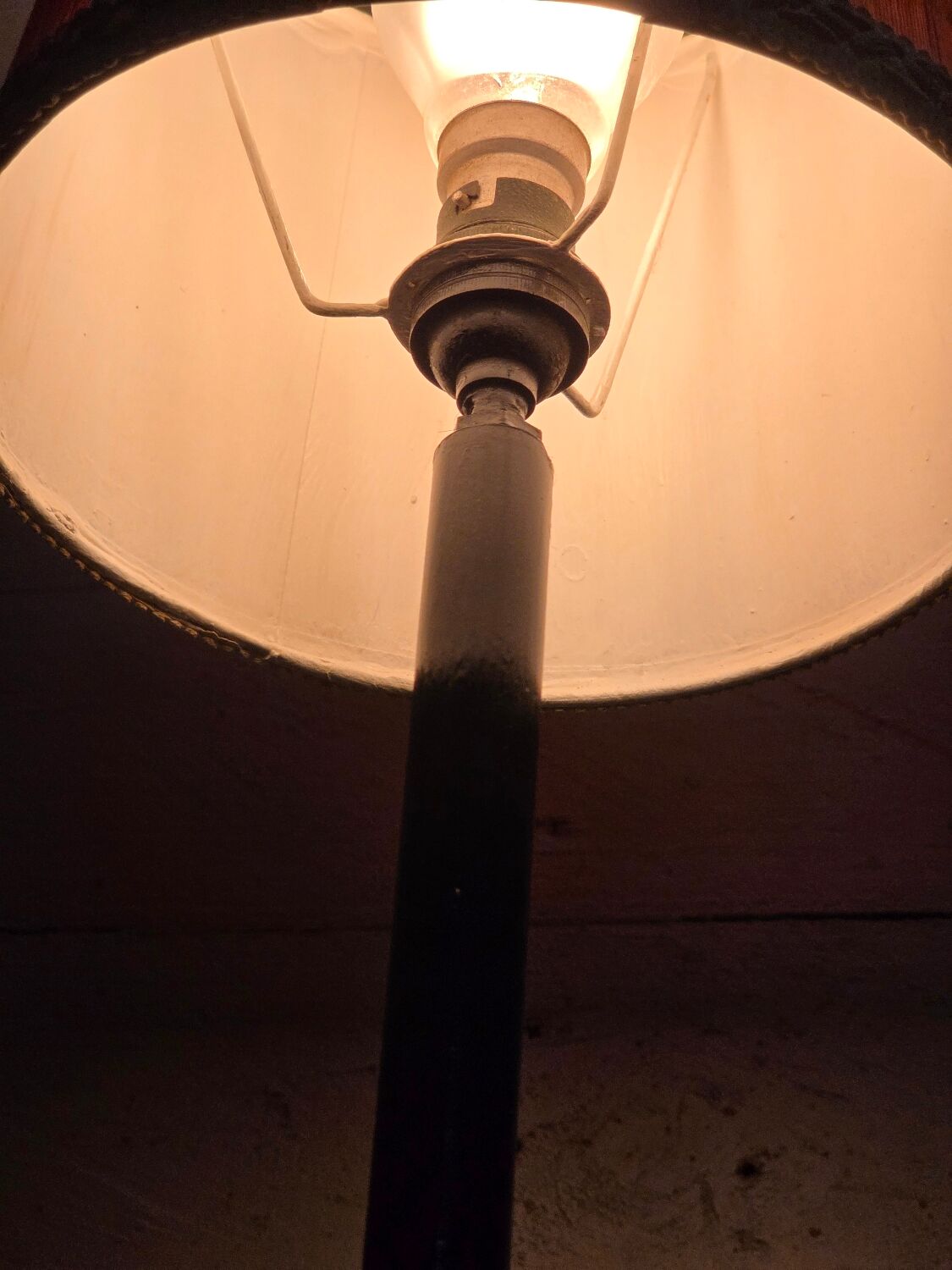Lampadaire tripode vintage des années 60