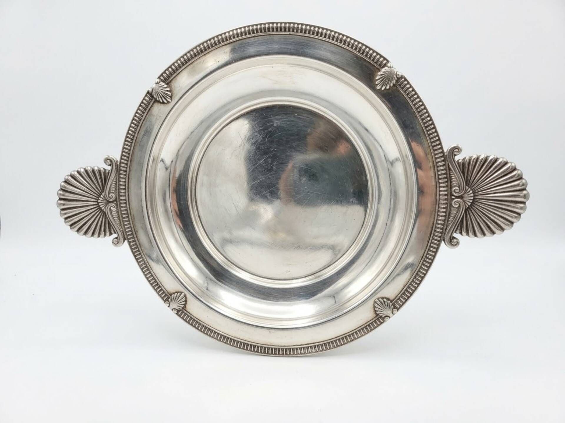 Silver-plated tray with shells