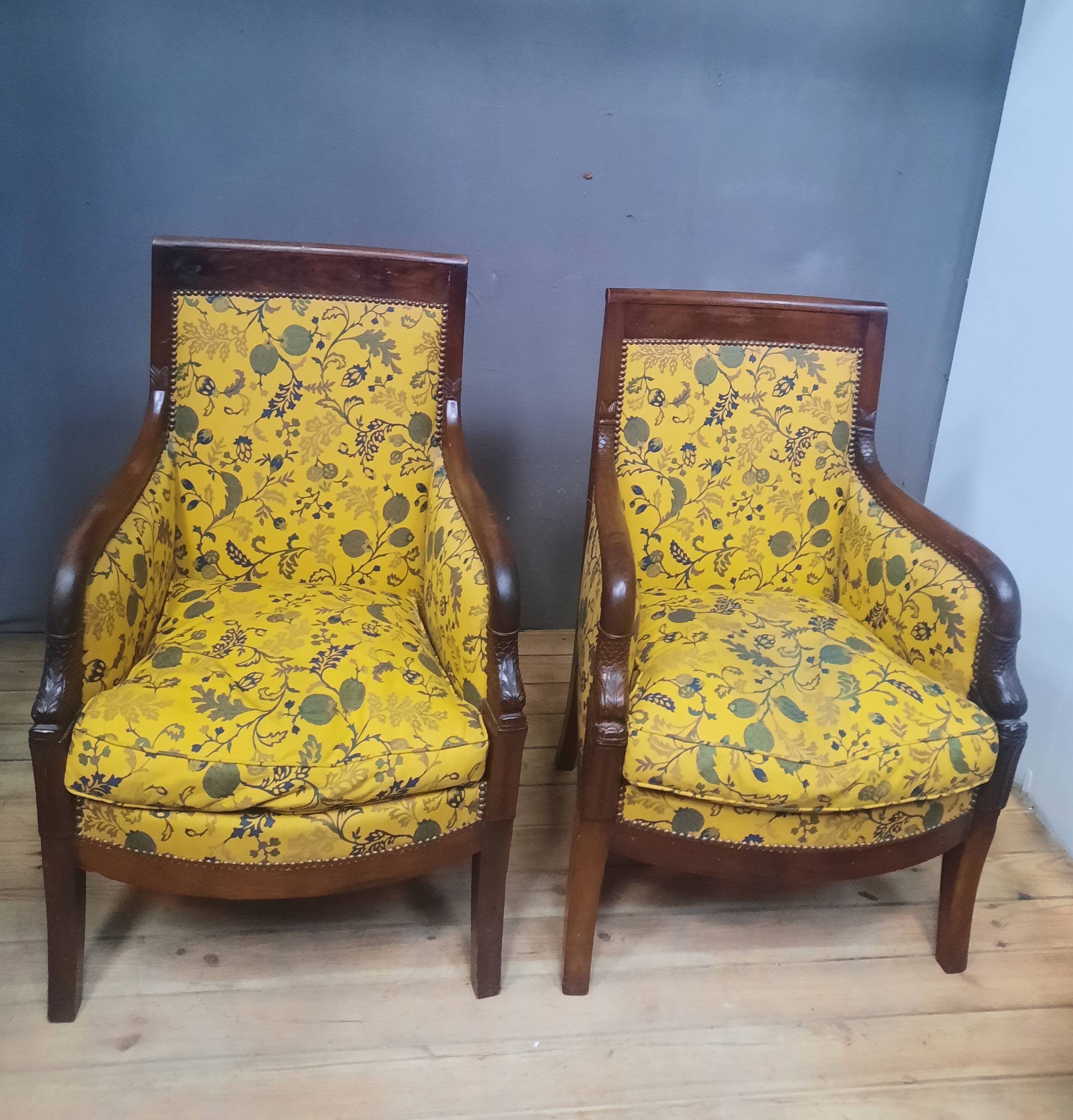 Fake pair of Restoration period shepherdesses