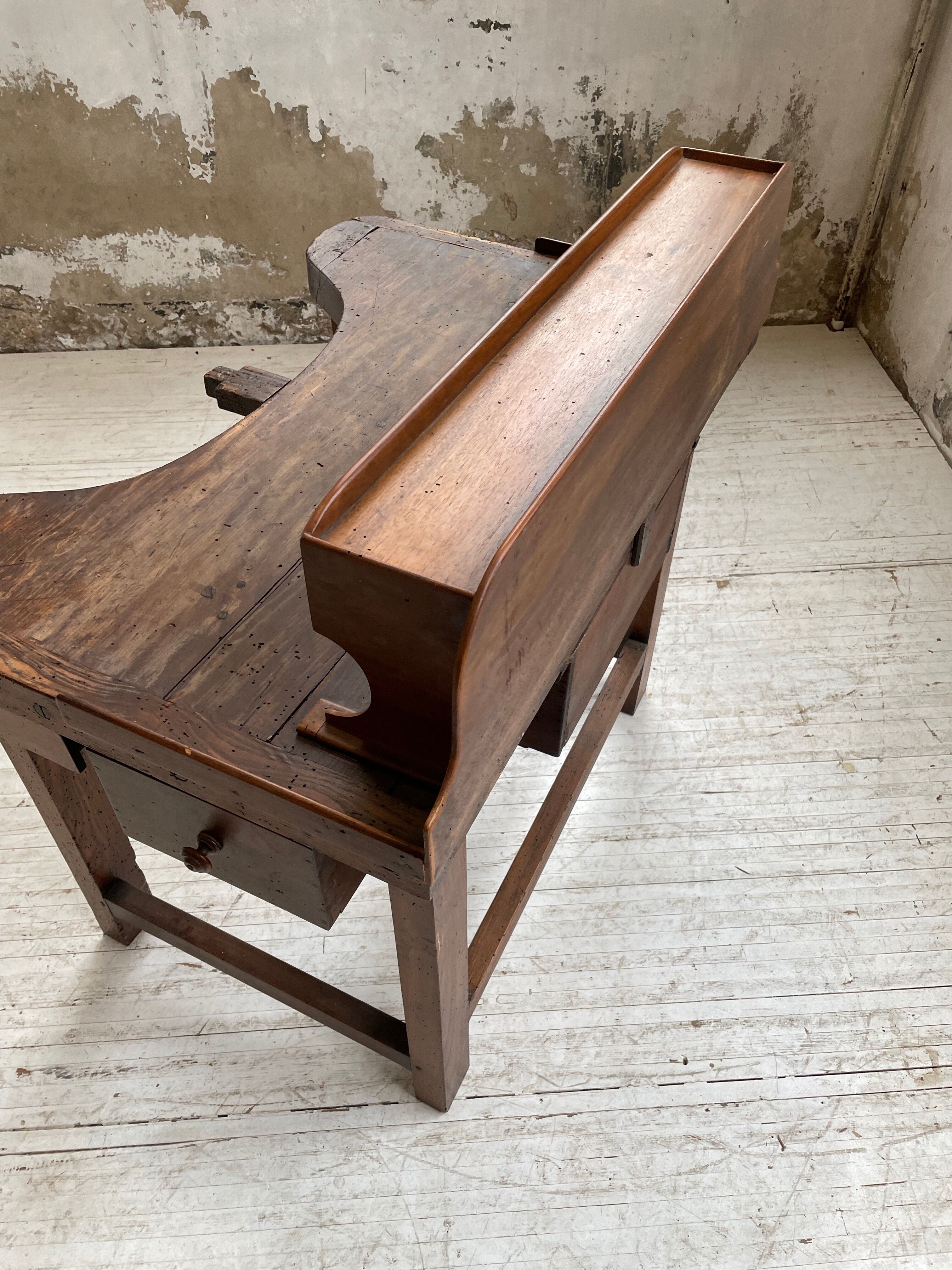 Establishment of jeweler XIXth oak