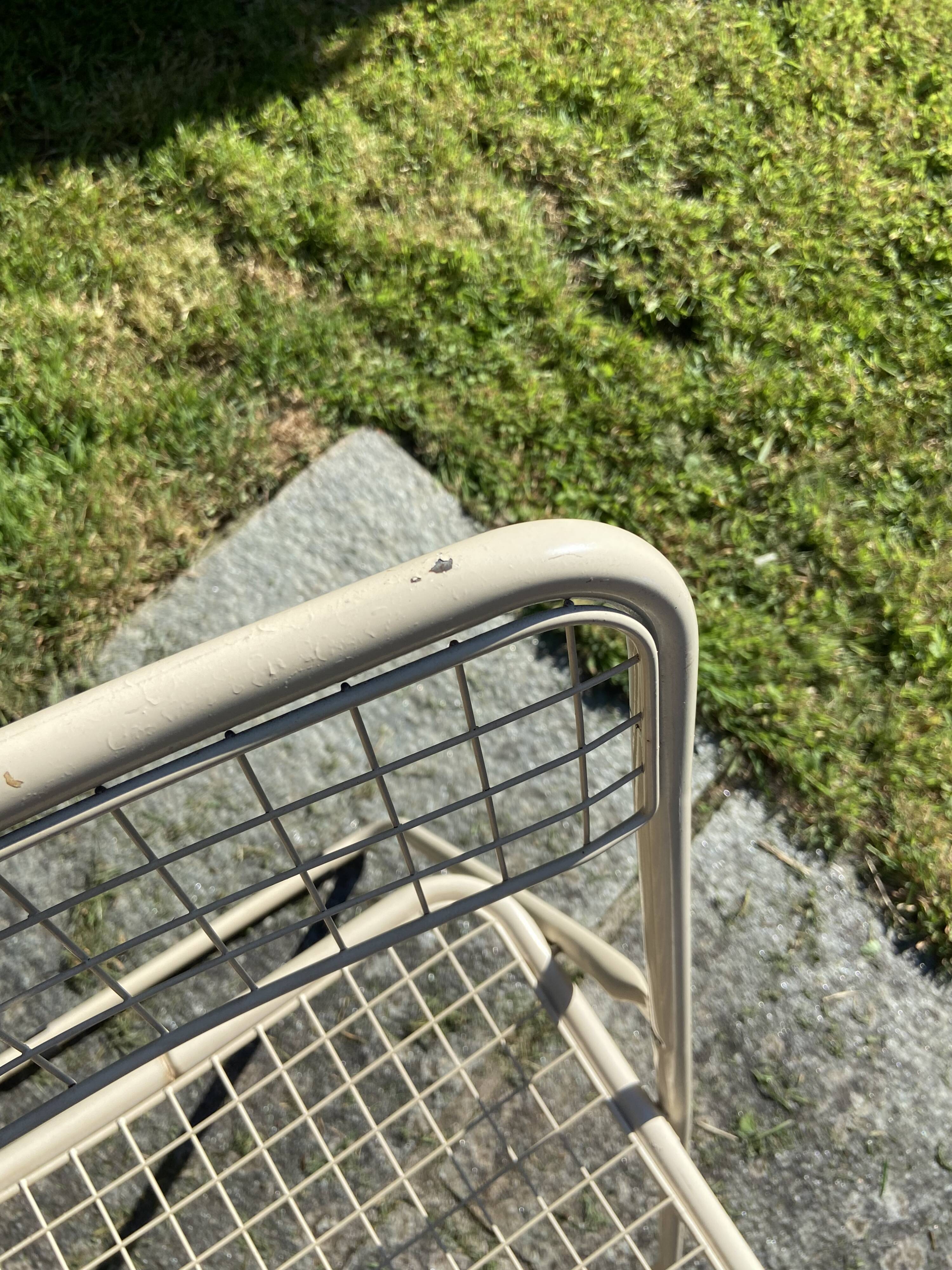 Folding chair in beige grid metal 1980