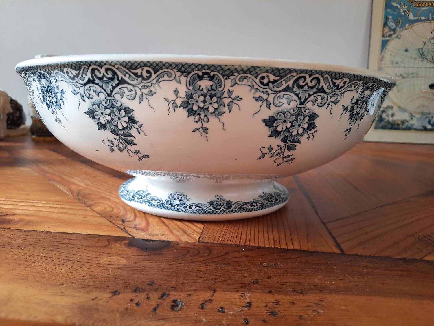 Vegetable dish on foot