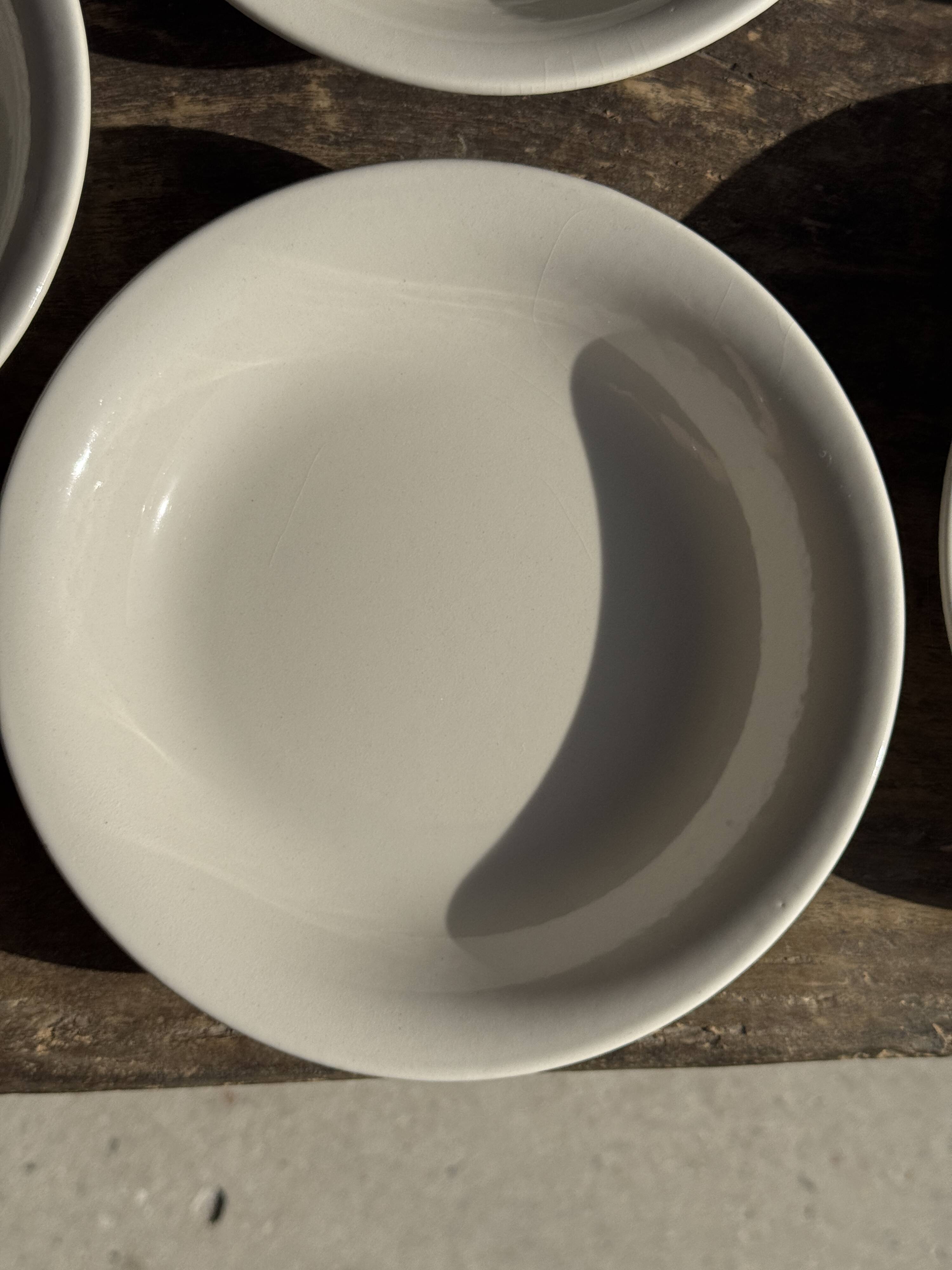 Set of 5 thick white deep plates, no brand, D21.5.