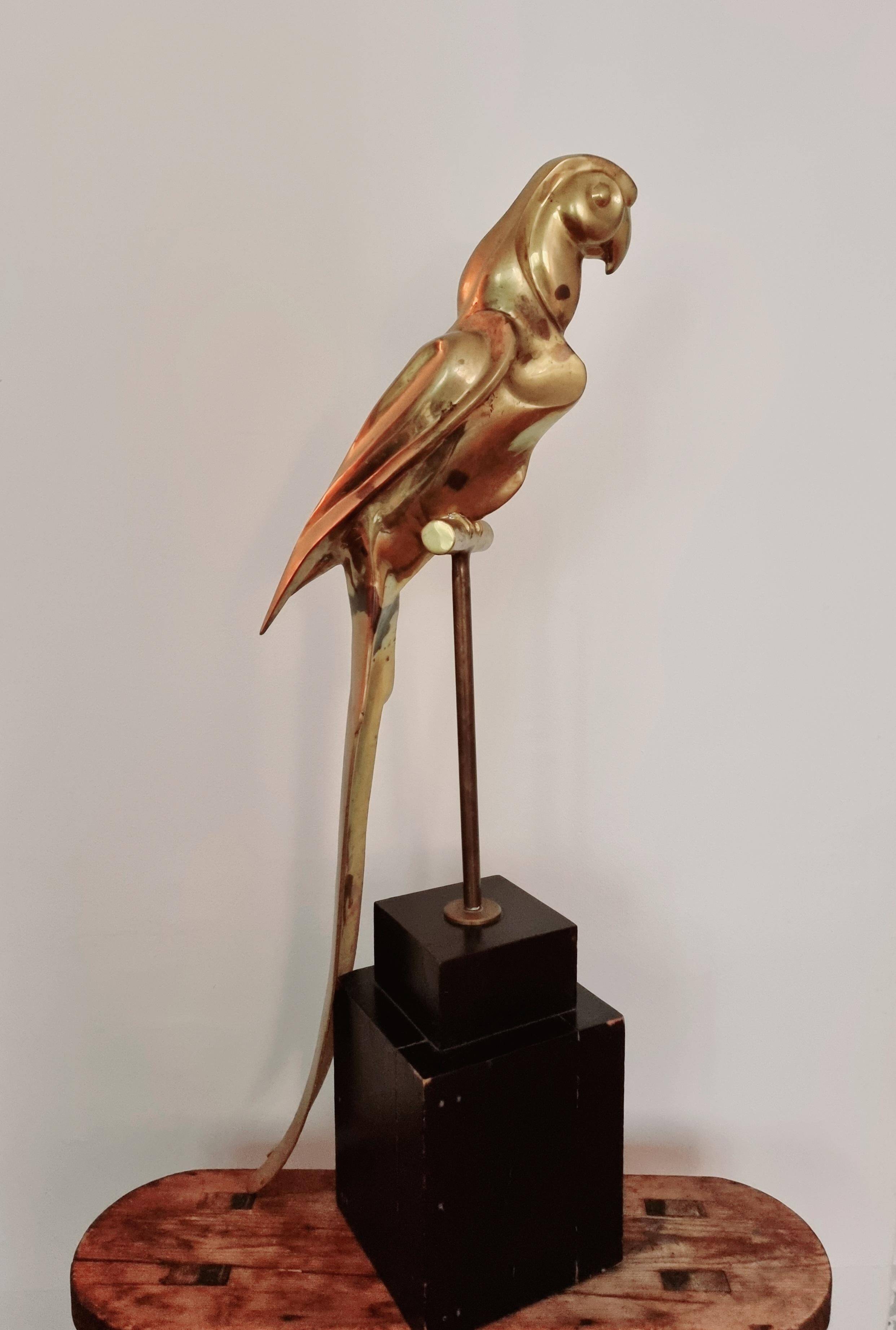 Decorative sculpture in solid brass representing a parrot, 1970s, Palm Beach/Hollywood Regency.