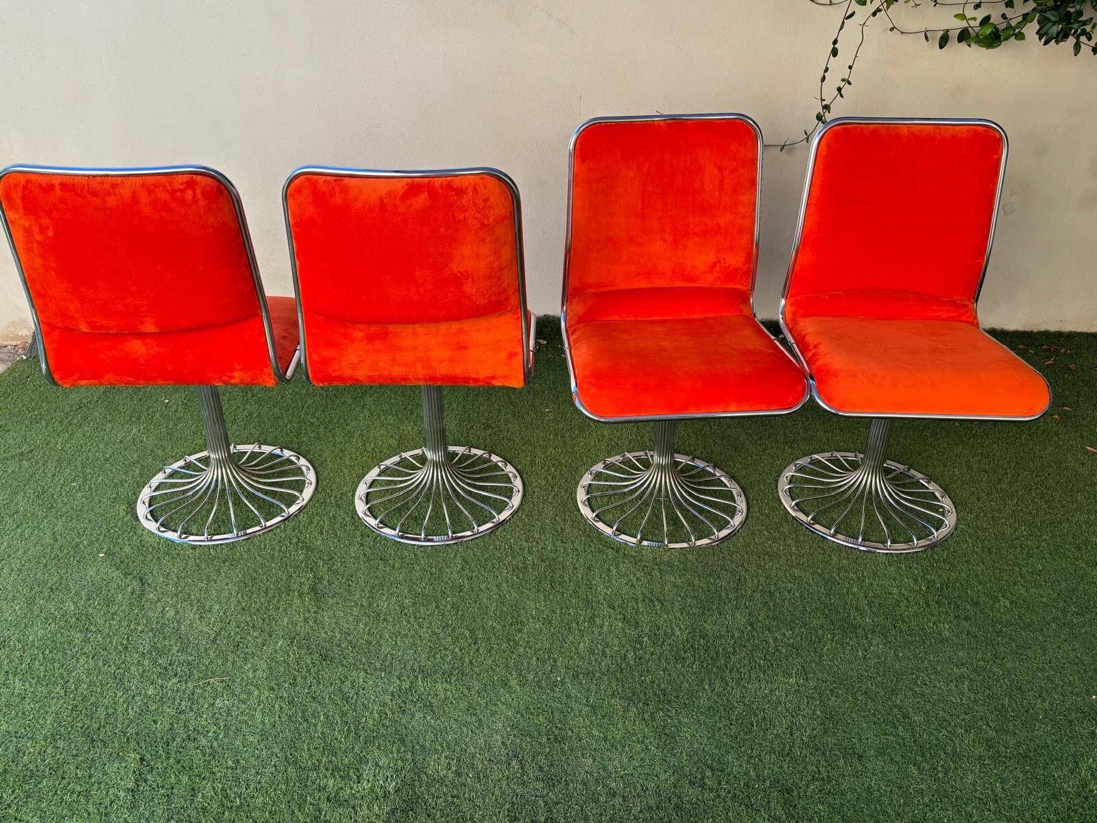 Dining table and 4 chairs in Rinaldi style, fully restored.