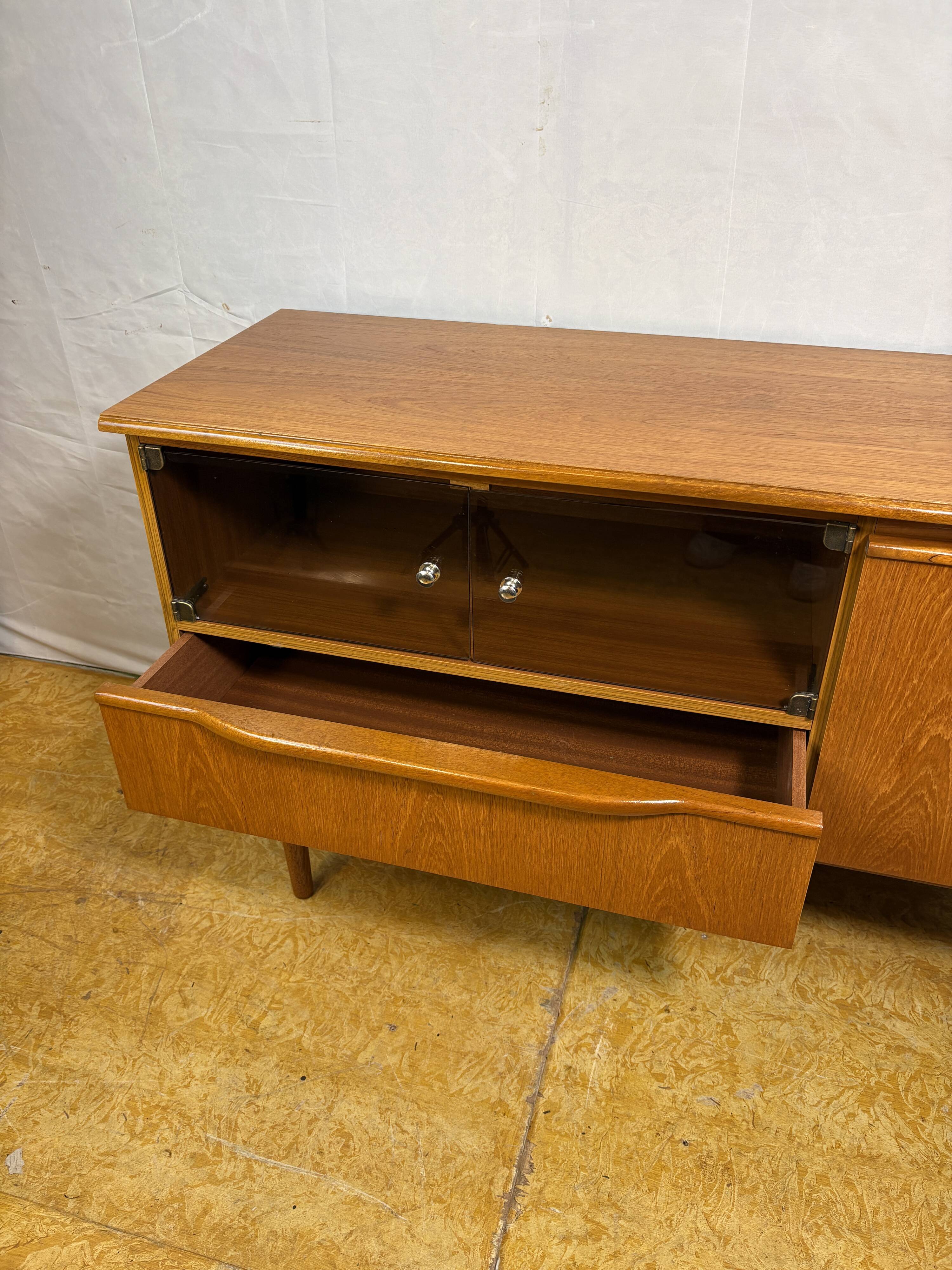 Mid-Century Retro Vintage Teak TV Unit / Media Cabinet by Sakol 1970  Compa